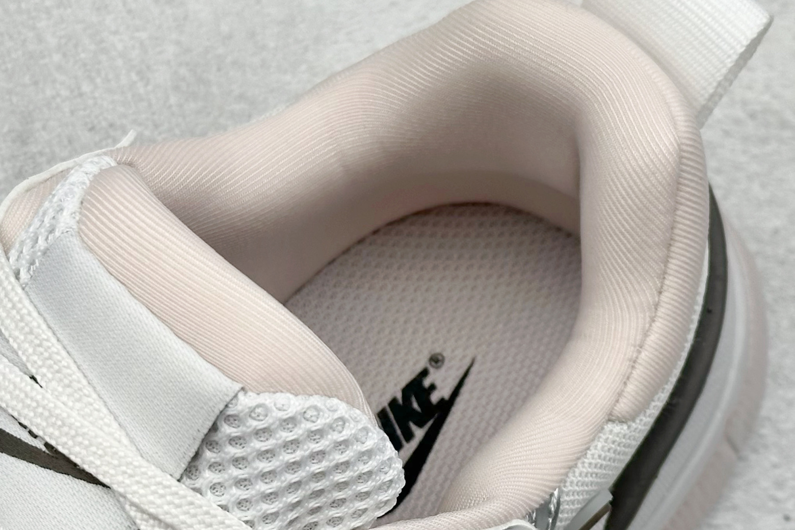190 Nike V2K Runtekk Run 减震防滑复古低帮跑步鞋  FD0736-010