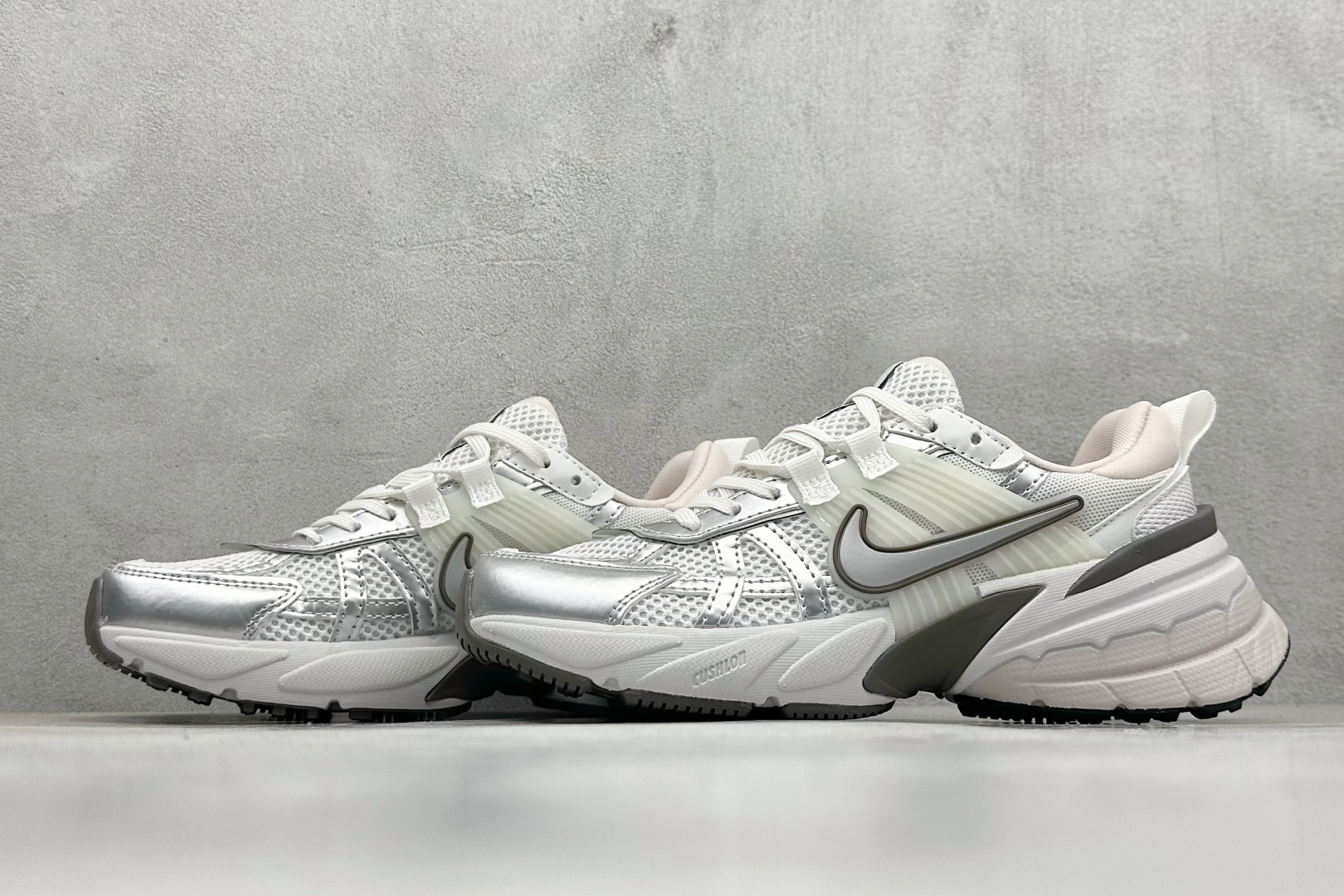 190 Nike V2K Runtekk Run 减震防滑复古低帮跑步鞋  FD0736-010