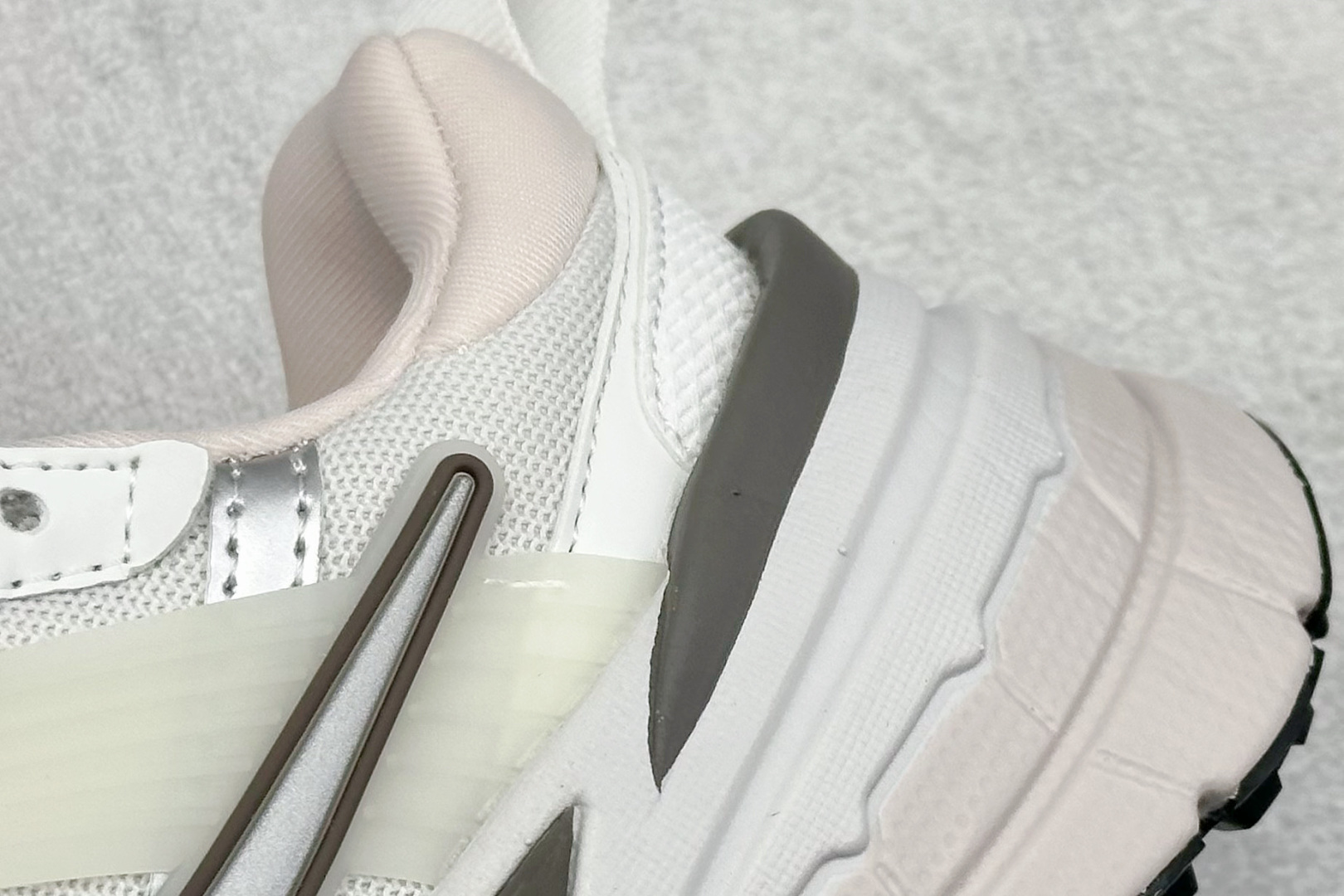 190 Nike V2K Runtekk Run 减震防滑复古低帮跑步鞋  FD0736-010