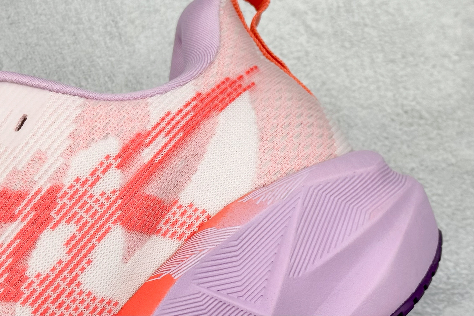 图片[9]-FS版Asics Novablast 5 低帮轻量透气缓震休闲运动跑步鞋 采用单丝纤维网布鞋面材质 鞋口圈柔软反绒皮材料 全新EVA与OBC混合发泡中底 外置防滑耐磨大底片 货号： 1012B765-101 尺码：36 36.5 37.5 38 38.5 39 40 40.5 41 42 42.5 43 44 45-选品中心