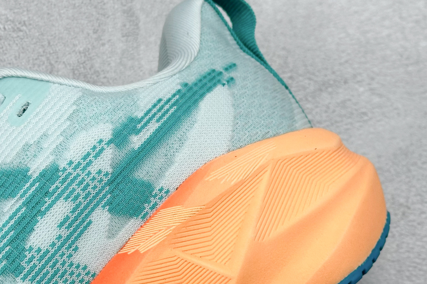 图片[9]-FS版Asics Novablast 5 低帮轻量透气缓震休闲运动跑步鞋 采用单丝纤维网布鞋面材质 鞋口圈柔软反绒皮材料 全新EVA与OBC混合发泡中底 外置防滑耐磨大底片 货号： 1011B974-400 尺码：36 36.5 37.5 38 38.5 39 40 40.5 41 42 42.5 43 44 45-选品中心