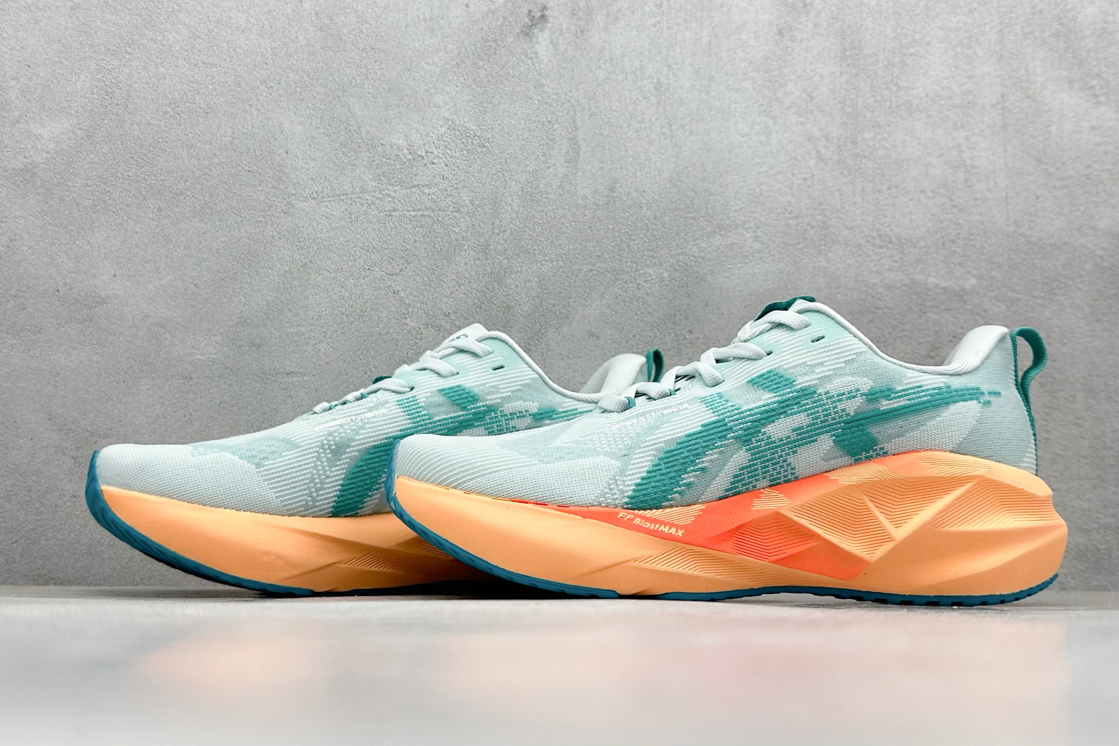 图片[5]-FS版Asics Novablast 5 低帮轻量透气缓震休闲运动跑步鞋 采用单丝纤维网布鞋面材质 鞋口圈柔软反绒皮材料 全新EVA与OBC混合发泡中底 外置防滑耐磨大底片 货号： 1011B974-400 尺码：36 36.5 37.5 38 38.5 39 40 40.5 41 42 42.5 43 44 45-选品中心