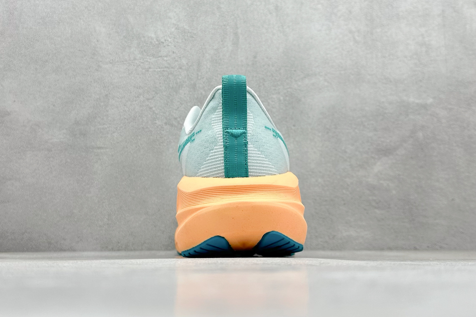 图片[6]-FS版Asics Novablast 5 低帮轻量透气缓震休闲运动跑步鞋 采用单丝纤维网布鞋面材质 鞋口圈柔软反绒皮材料 全新EVA与OBC混合发泡中底 外置防滑耐磨大底片 货号： 1011B974-400 尺码：36 36.5 37.5 38 38.5 39 40 40.5 41 42 42.5 43 44 45-选品中心