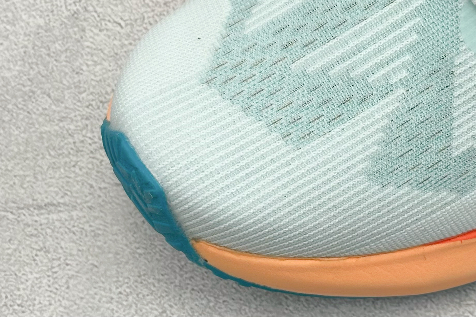 图片[7]-FS版Asics Novablast 5 低帮轻量透气缓震休闲运动跑步鞋 采用单丝纤维网布鞋面材质 鞋口圈柔软反绒皮材料 全新EVA与OBC混合发泡中底 外置防滑耐磨大底片 货号： 1011B974-400 尺码：36 36.5 37.5 38 38.5 39 40 40.5 41 42 42.5 43 44 45-选品中心