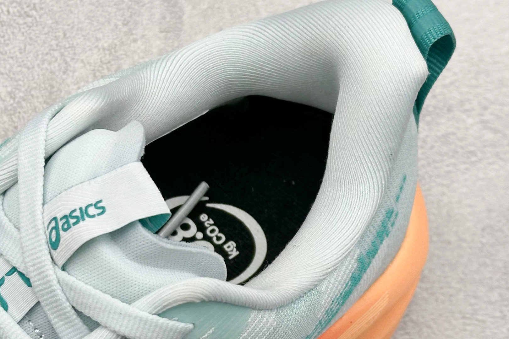 图片[8]-FS版Asics Novablast 5 低帮轻量透气缓震休闲运动跑步鞋 采用单丝纤维网布鞋面材质 鞋口圈柔软反绒皮材料 全新EVA与OBC混合发泡中底 外置防滑耐磨大底片 货号： 1011B974-400 尺码：36 36.5 37.5 38 38.5 39 40 40.5 41 42 42.5 43 44 45-选品中心