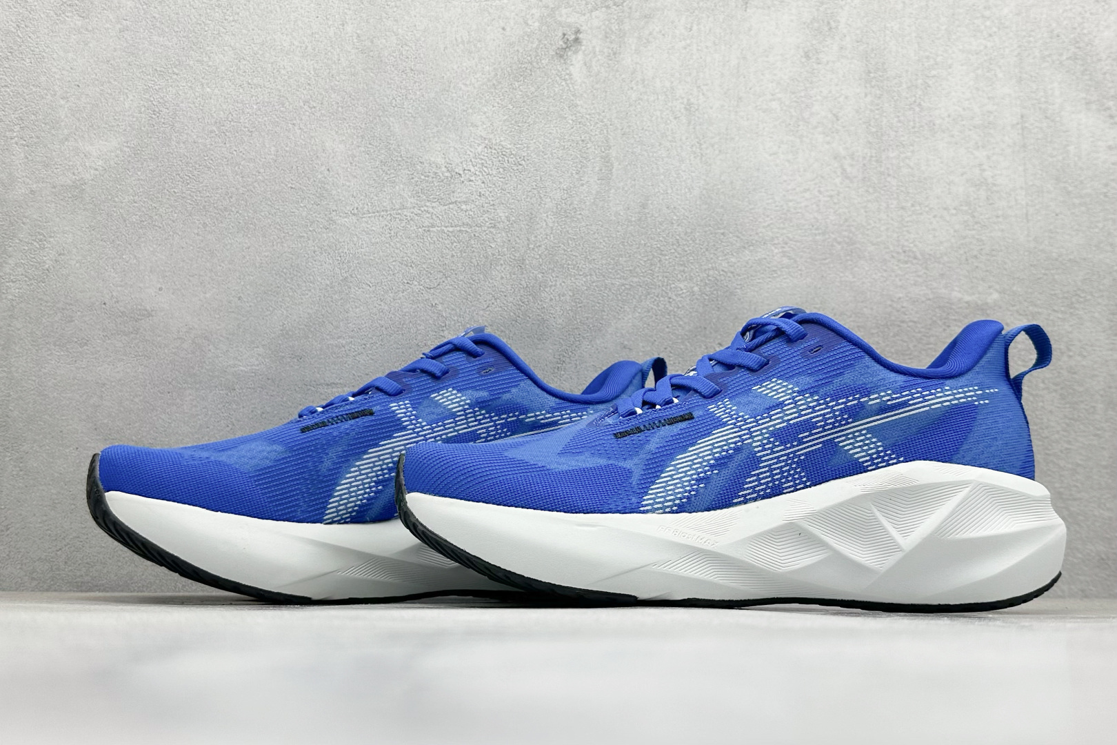 图片[5]-FS版Asics Novablast 5 低帮轻量透气缓震休闲运动跑步鞋 采用单丝纤维网布鞋面材质 鞋口圈柔软反绒皮材料 全新EVA与OBC混合发泡中底 外置防滑耐磨大底片 货号： 1011B794-403 尺码：36 36.5 37.5 38 38.5 39 40 40.5 41 42 42.5 43 44 45-选品中心