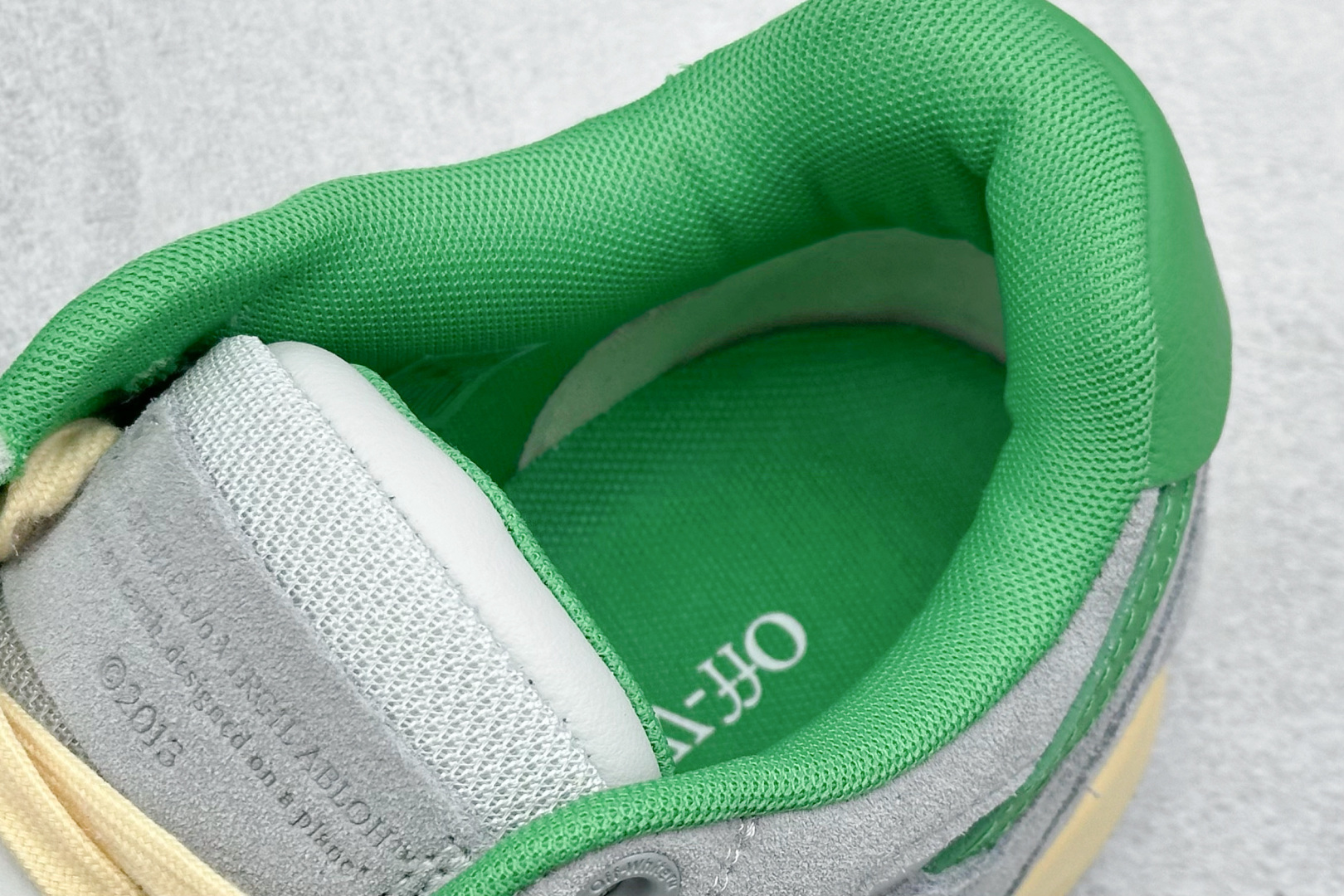 图片[8]-S版 OFF-White C/O VirGil Abloh 时尚百搭休闲鞋 独家首发新款 采用环保牛剖革组合网织布鞋面材质 鞋垫嵌入发泡缓震EVA物料 正确中底搭载EVA轻量缓震 外置牙钉防滑橡胶大底 正确配件同步定制 尺码：36-47-选品中心