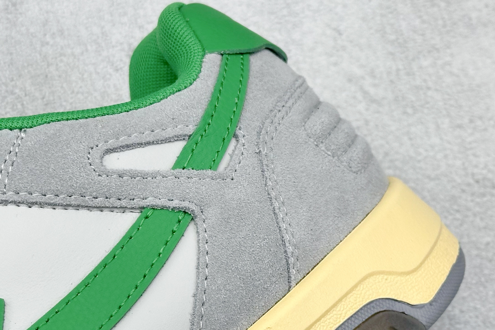 图片[9]-S版 OFF-White C/O VirGil Abloh 时尚百搭休闲鞋 独家首发新款 采用环保牛剖革组合网织布鞋面材质 鞋垫嵌入发泡缓震EVA物料 正确中底搭载EVA轻量缓震 外置牙钉防滑橡胶大底 正确配件同步定制 尺码：36-47-选品中心