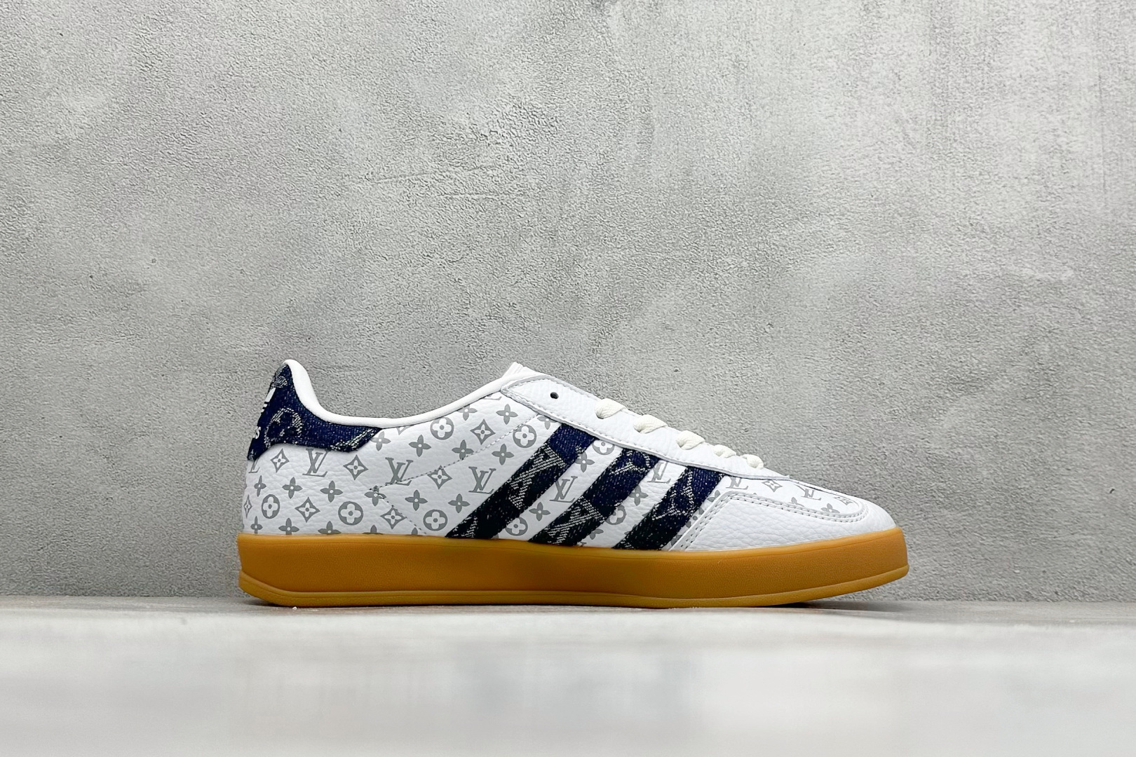 220 SC版AD SAMBA OG x Louis Vuitton 白黑 休闲板鞋  SC9207-727