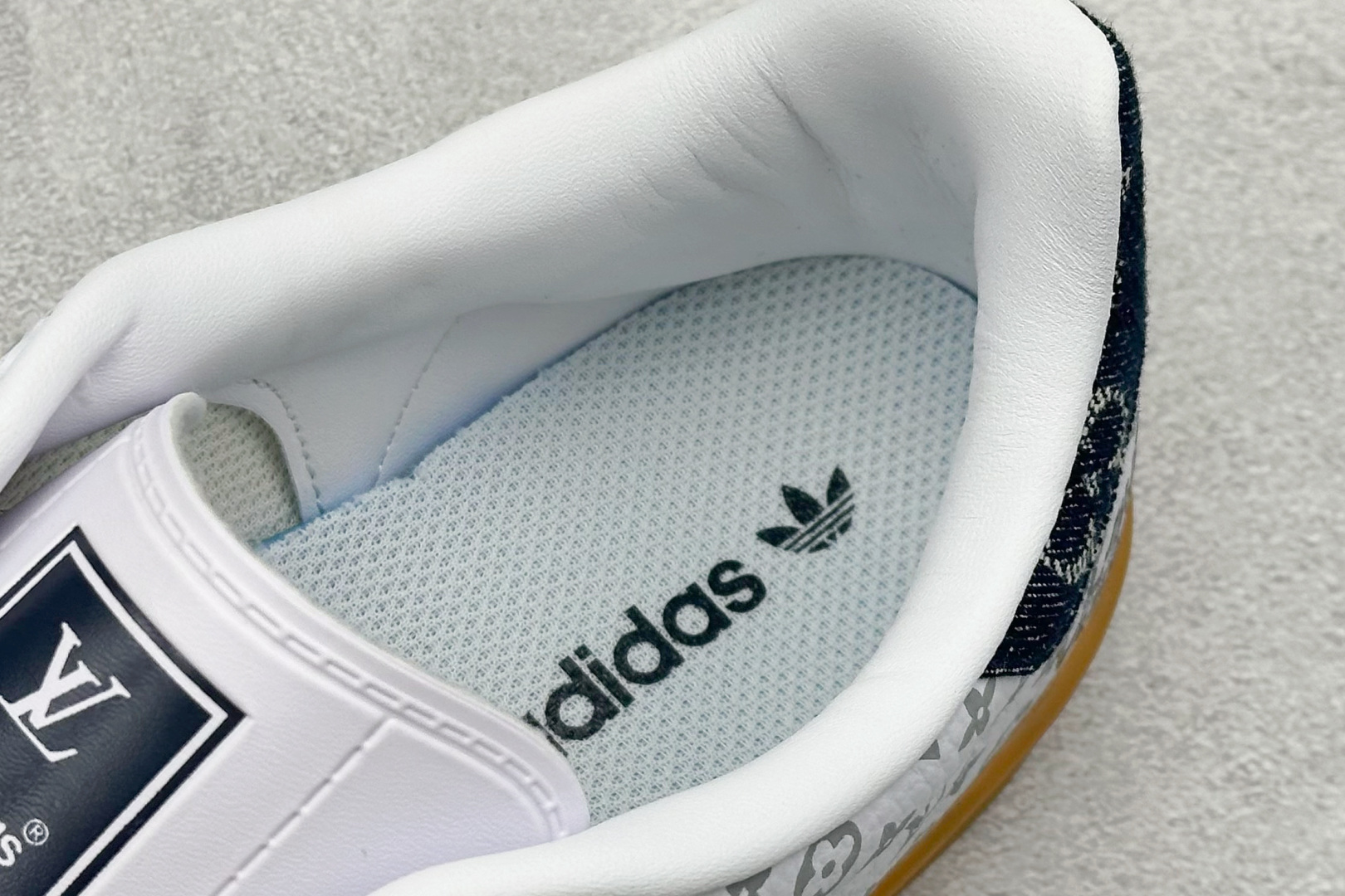 220 SC版AD SAMBA OG x Louis Vuitton 白黑 休闲板鞋  SC9207-727