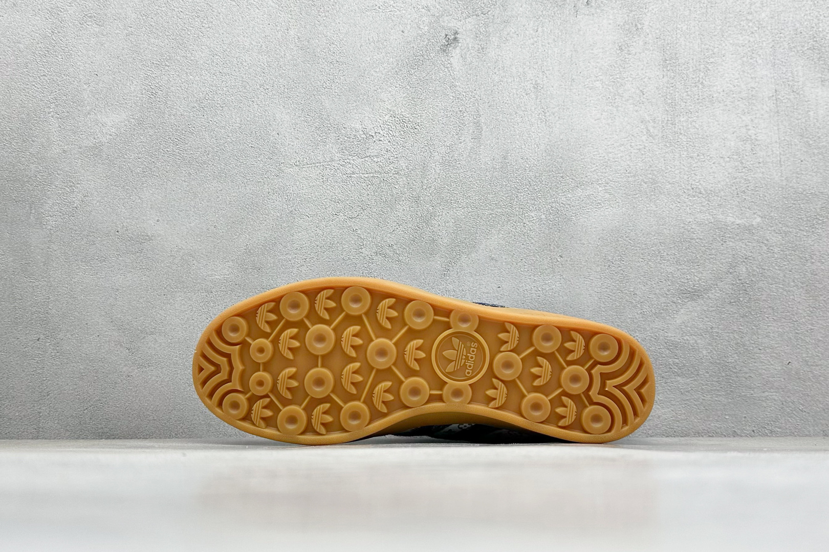 220 SC版AD SAMBA OG x Louis Vuitton 白黑 休闲板鞋  SC9207-727