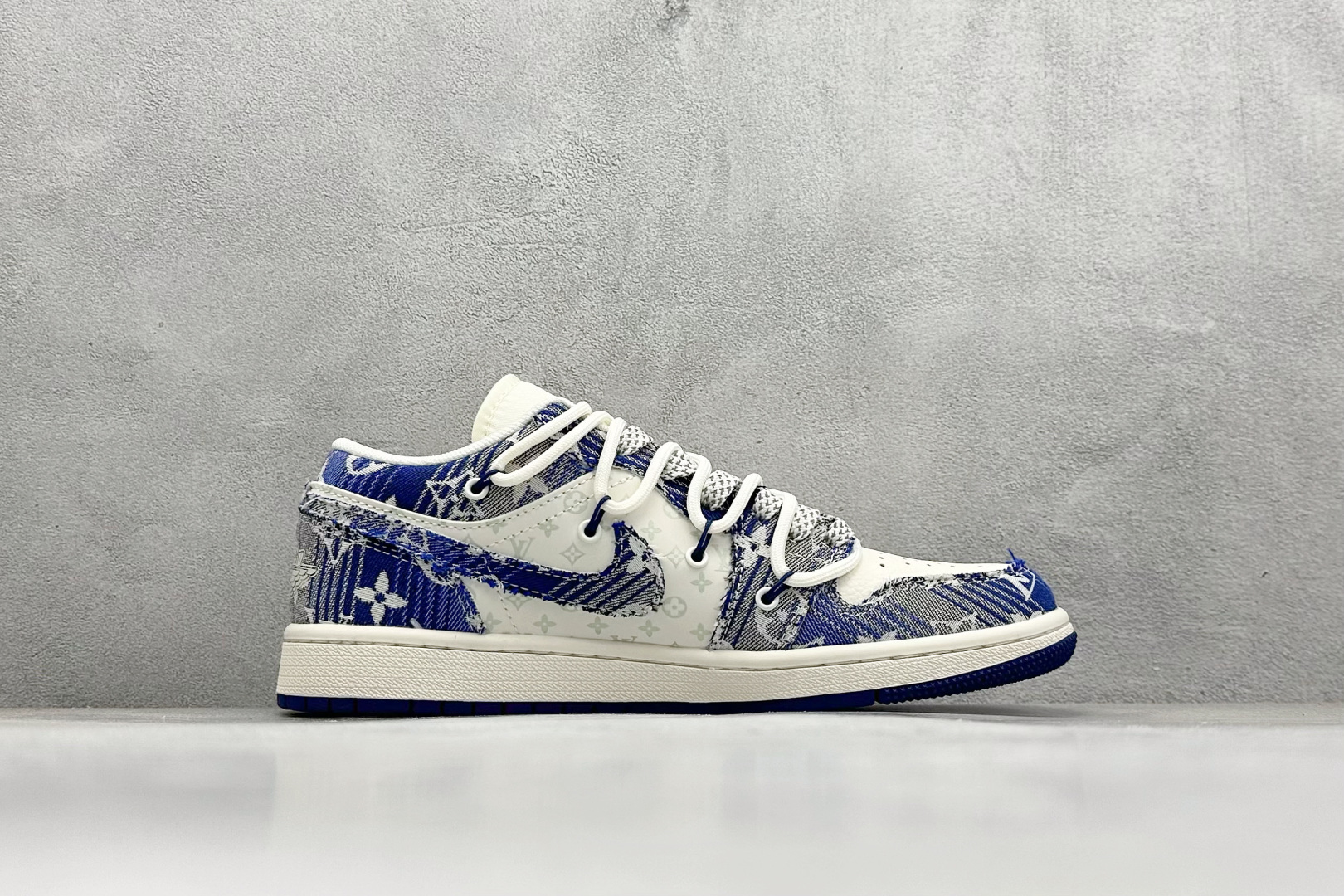 300 XC版Air Jordan 1 Low AJ1 乔1 LV联名 蓝花布抽绳 高端定制 低帮复古篮球鞋 YX5066-373