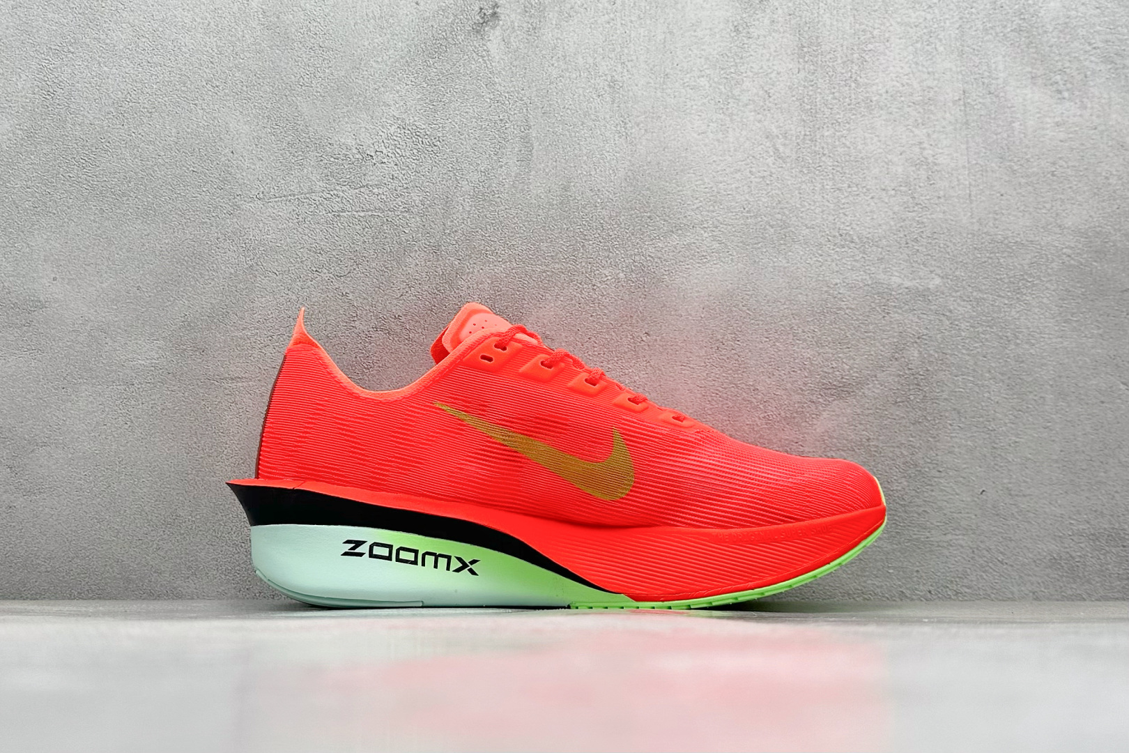 260 F版Nike ZoomX Vaporfly NEXT% 4 马拉松系列公路竞速超轻缓震跑步鞋  HF6412-600