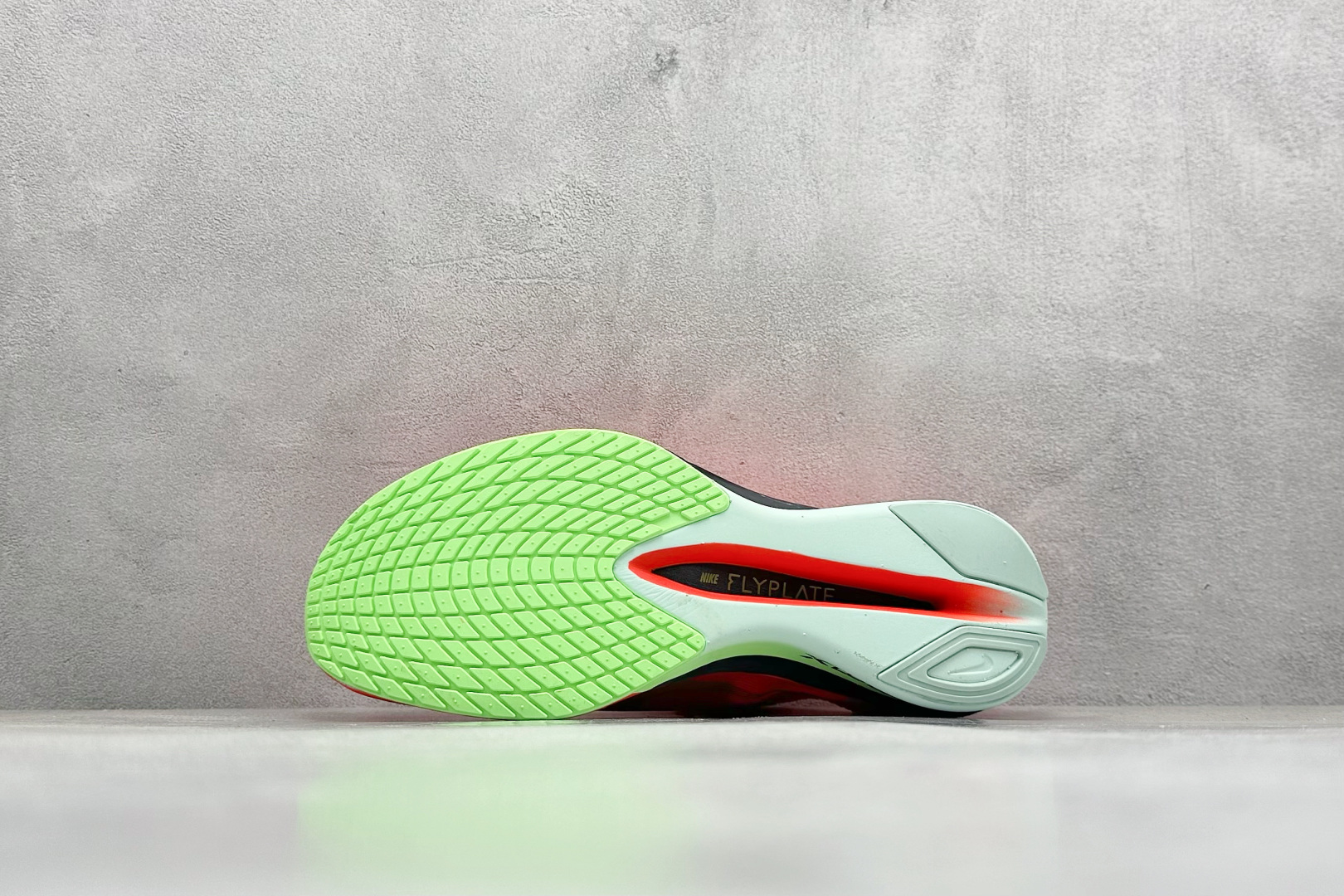 260 F版Nike ZoomX Vaporfly NEXT% 4 马拉松系列公路竞速超轻缓震跑步鞋  HF6412-600