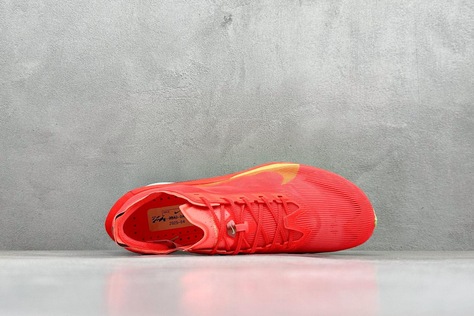 260 F版Nike ZoomX Vaporfly NEXT% 4 马拉松系列公路竞速超轻缓震跑步鞋  HF6412-600