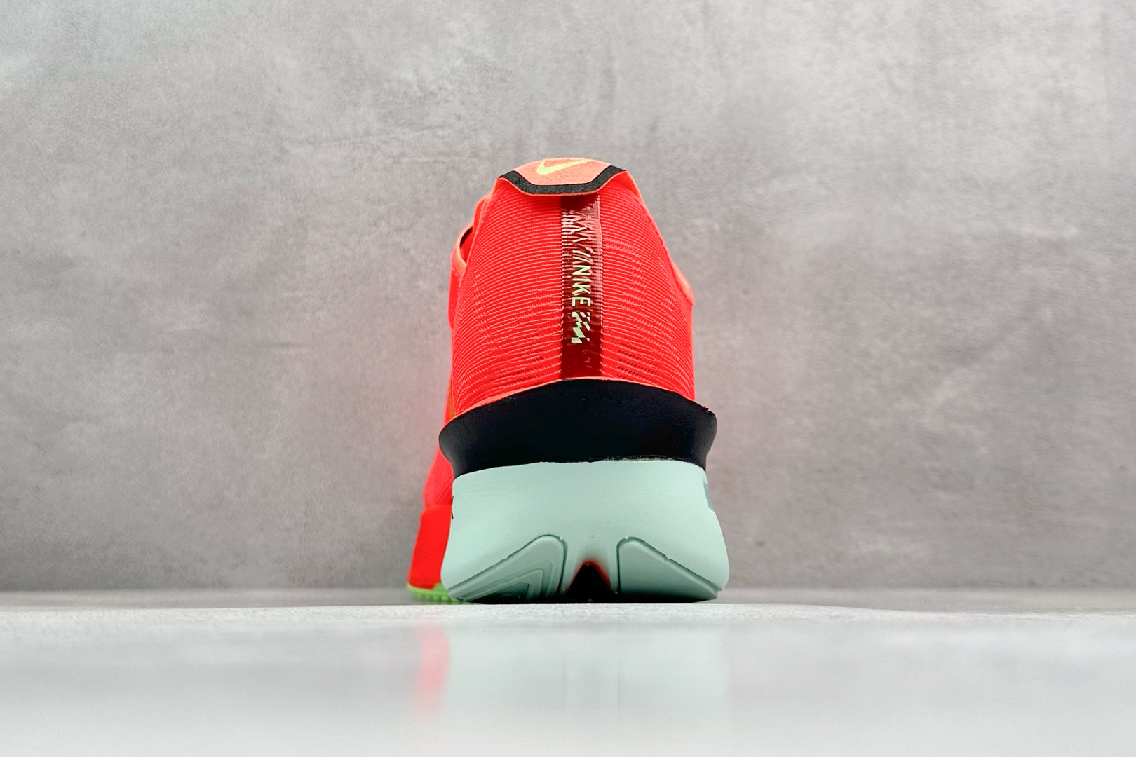 260 F版Nike ZoomX Vaporfly NEXT% 4 马拉松系列公路竞速超轻缓震跑步鞋  HF6412-600