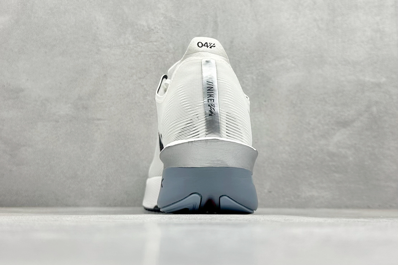 260 F版Nike ZoomX Vaporfly NEXT% 4 马拉松系列公路竞速超轻缓震跑步鞋  HF6412-100