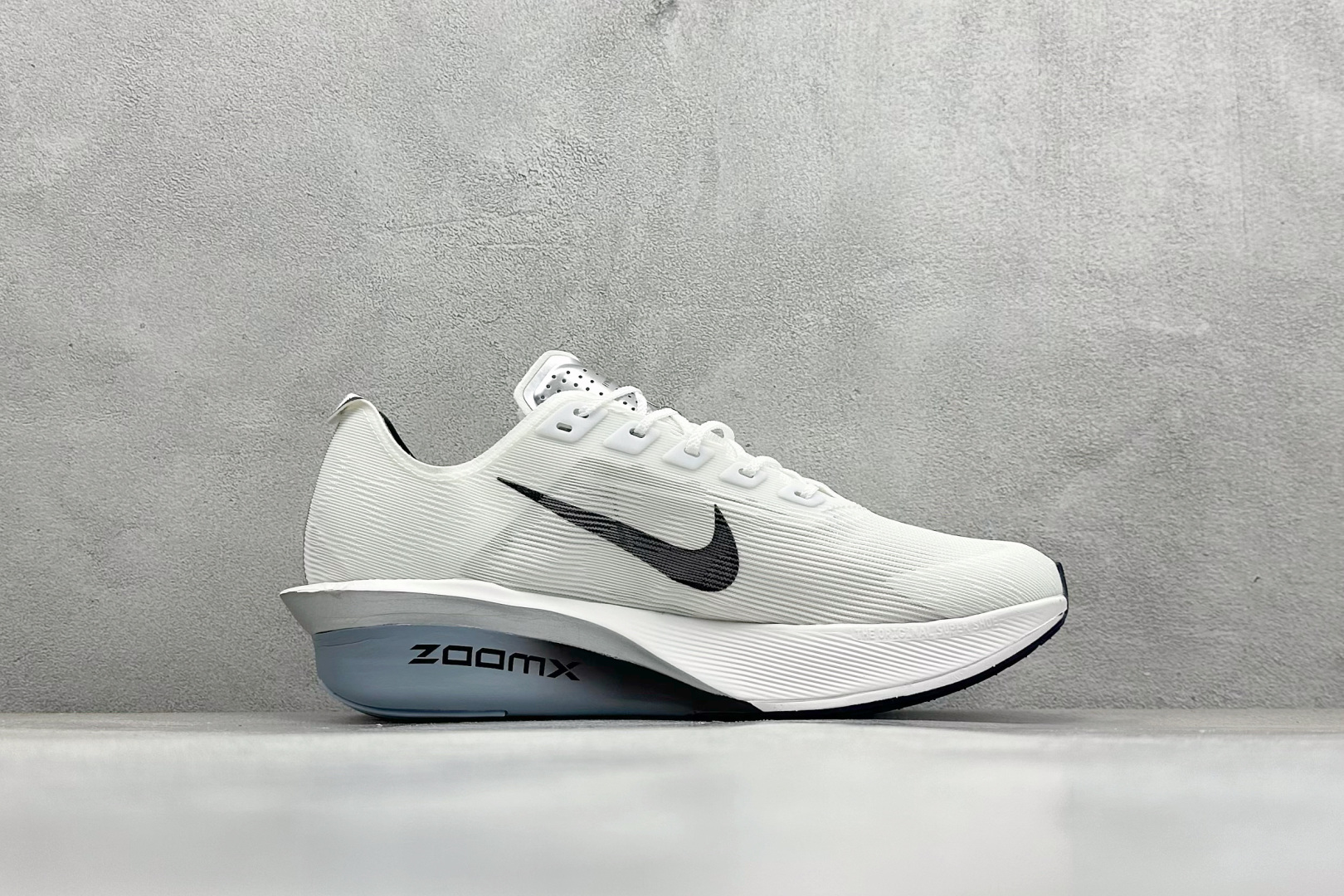 260 F版Nike ZoomX Vaporfly NEXT% 4 马拉松系列公路竞速超轻缓震跑步鞋  HF6412-100