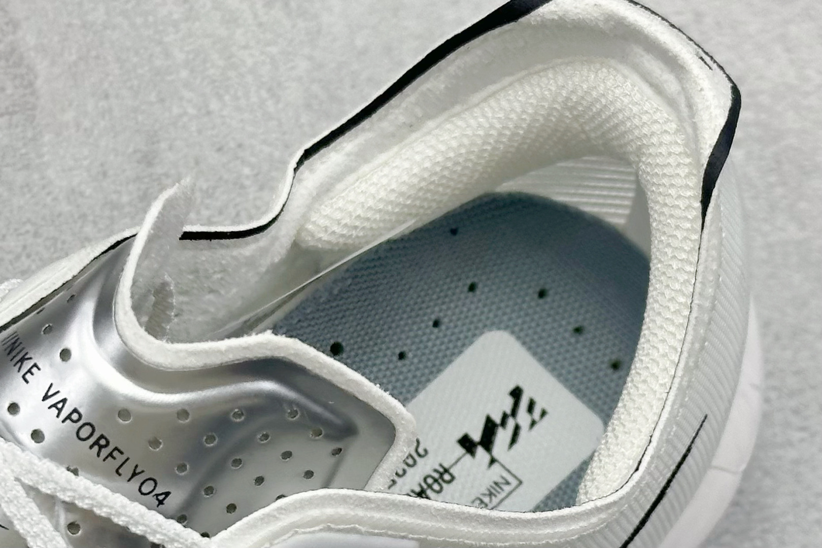 260 F版Nike ZoomX Vaporfly NEXT% 4 马拉松系列公路竞速超轻缓震跑步鞋  HF6412-100