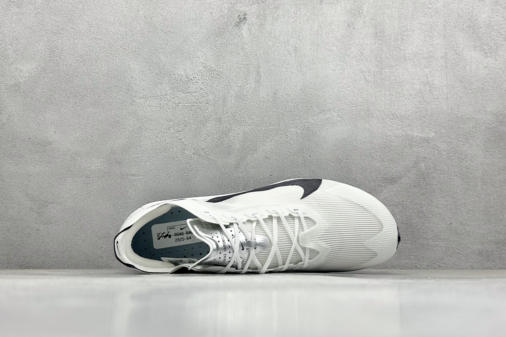 260 F版Nike ZoomX Vaporfly NEXT% 4 马拉松系列公路竞速超轻缓震跑步鞋  HF6412-100