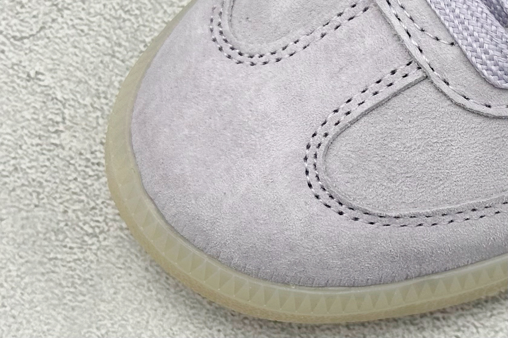 图片[7]-YH长青福利  AD Original Samba OG 复古经典轻便板鞋 带有装饰的超锁缝制和无缝的手感 柔软、柔软的皮革造型和标志性的3条纹完成了精致的外观 正规合身鞋带 鞋面上有绒面鞋垫 橡胶鞋底 享受正畸套筒软感 自50年代首次亮相以来就一直在赢得粉丝的青睐！ 货号：IG6176-选品中心