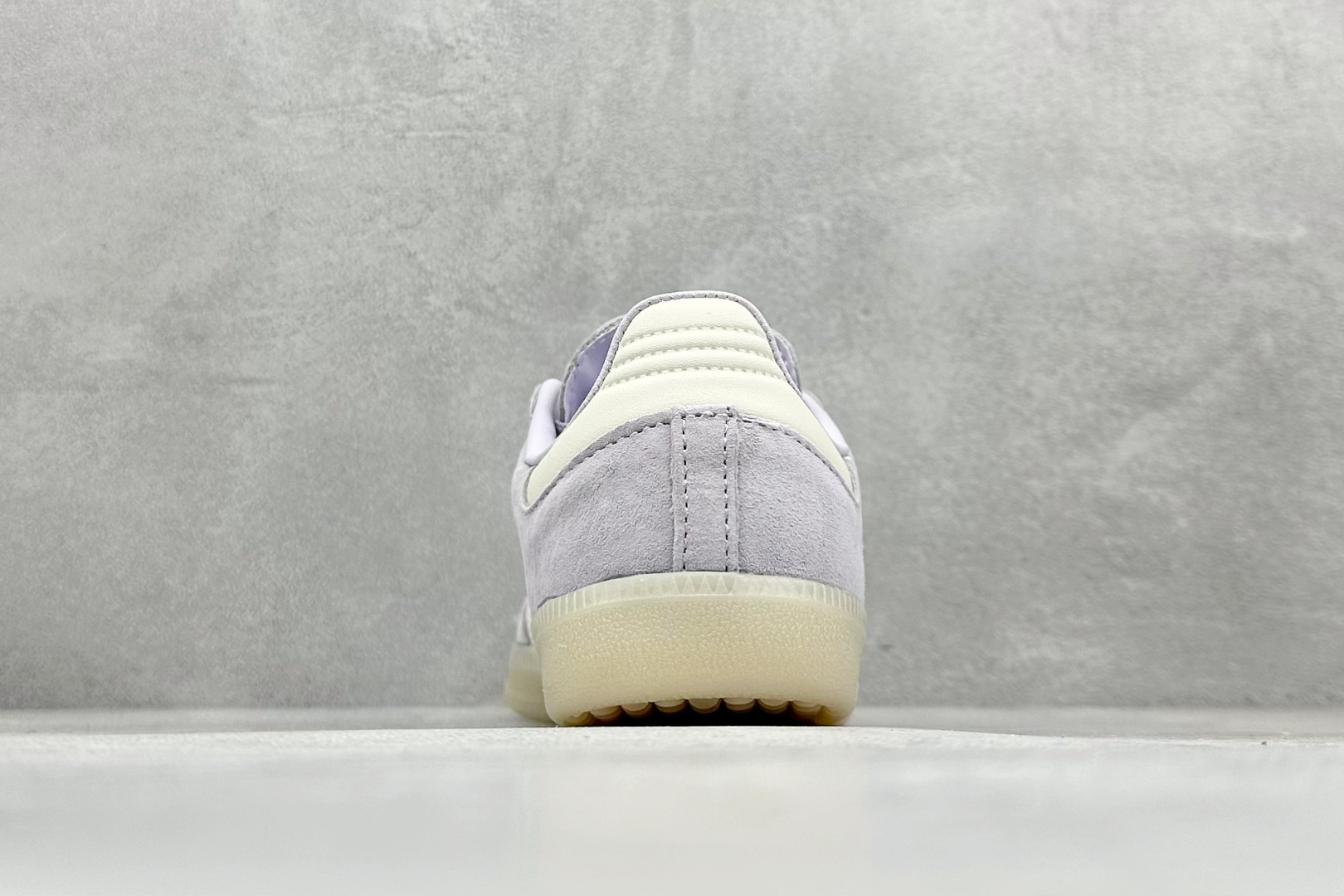 图片[6]-YH长青福利  AD Original Samba OG 复古经典轻便板鞋 带有装饰的超锁缝制和无缝的手感 柔软、柔软的皮革造型和标志性的3条纹完成了精致的外观 正规合身鞋带 鞋面上有绒面鞋垫 橡胶鞋底 享受正畸套筒软感 自50年代首次亮相以来就一直在赢得粉丝的青睐！ 货号：IG6176-选品中心