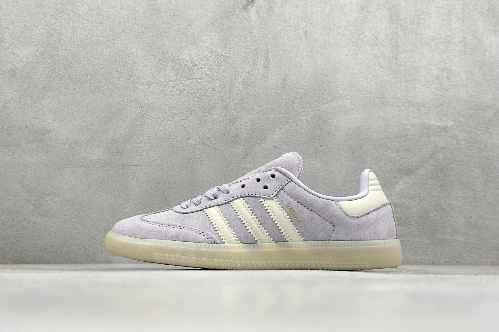 YH长青福利  AD Original Samba OG 复古经典轻便板鞋 带有装饰的超锁缝制和无缝的手感 柔软、柔软的皮革造型和标志性的3条纹完成了精致的外观 正规合身鞋带 鞋面上有绒面鞋垫 橡胶鞋底 享受正畸套筒软感 自50年代首次亮相以来就一直在赢得粉丝的青睐！ 货号：IG6176-选品中心