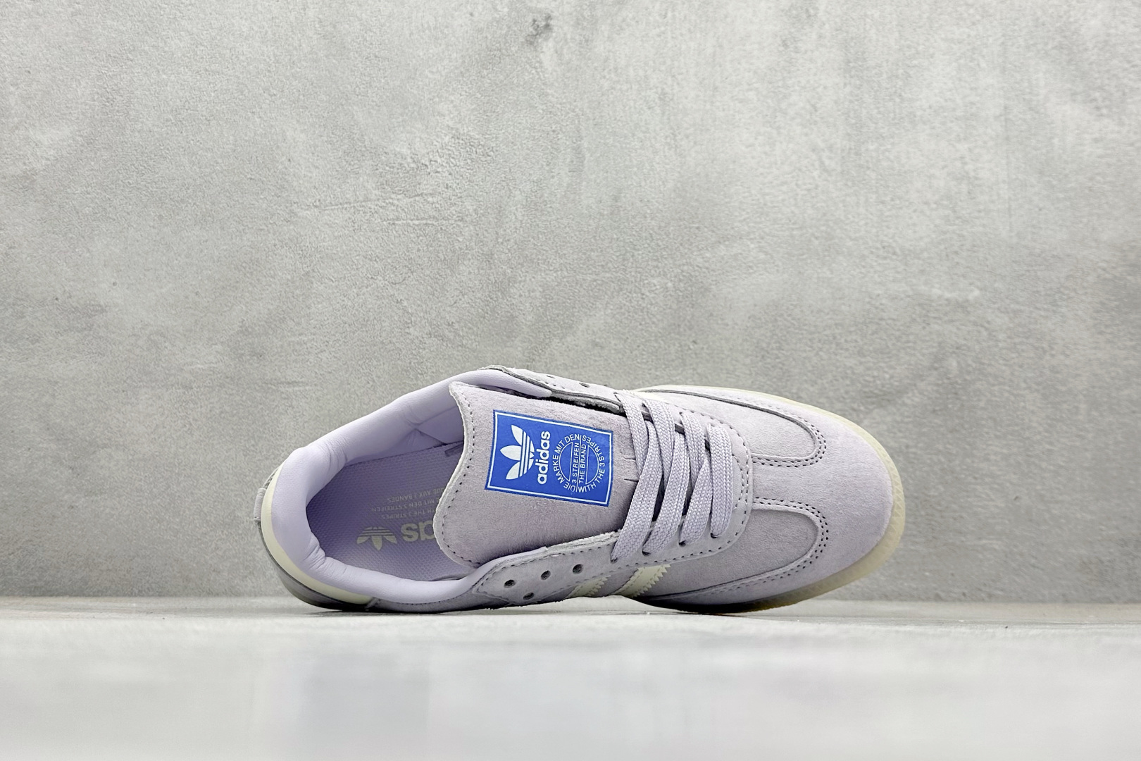 图片[3]-YH长青福利  AD Original Samba OG 复古经典轻便板鞋 带有装饰的超锁缝制和无缝的手感 柔软、柔软的皮革造型和标志性的3条纹完成了精致的外观 正规合身鞋带 鞋面上有绒面鞋垫 橡胶鞋底 享受正畸套筒软感 自50年代首次亮相以来就一直在赢得粉丝的青睐！ 货号：IG6176-选品中心