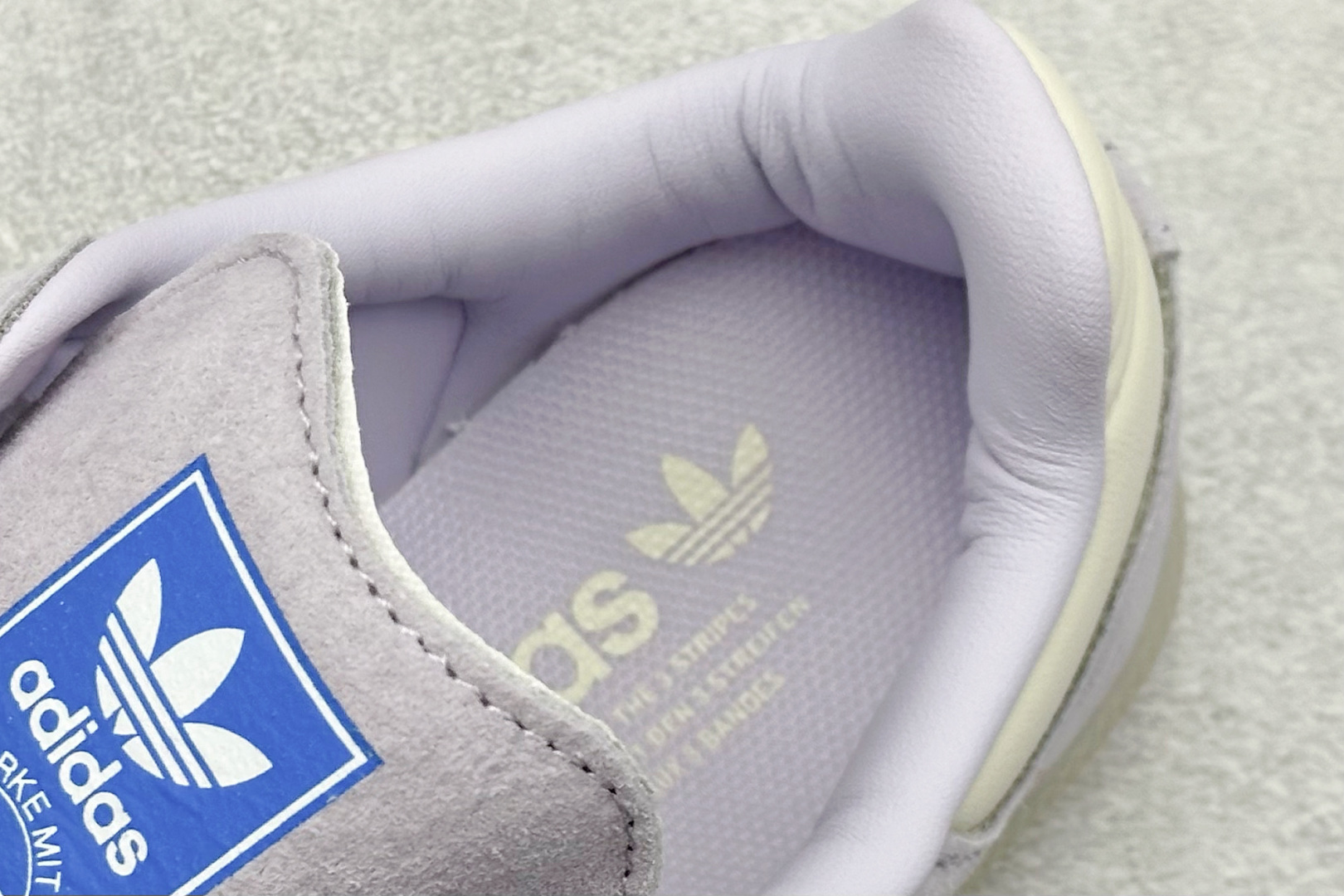 图片[8]-YH长青福利  AD Original Samba OG 复古经典轻便板鞋 带有装饰的超锁缝制和无缝的手感 柔软、柔软的皮革造型和标志性的3条纹完成了精致的外观 正规合身鞋带 鞋面上有绒面鞋垫 橡胶鞋底 享受正畸套筒软感 自50年代首次亮相以来就一直在赢得粉丝的青睐！ 货号：IG6176-选品中心