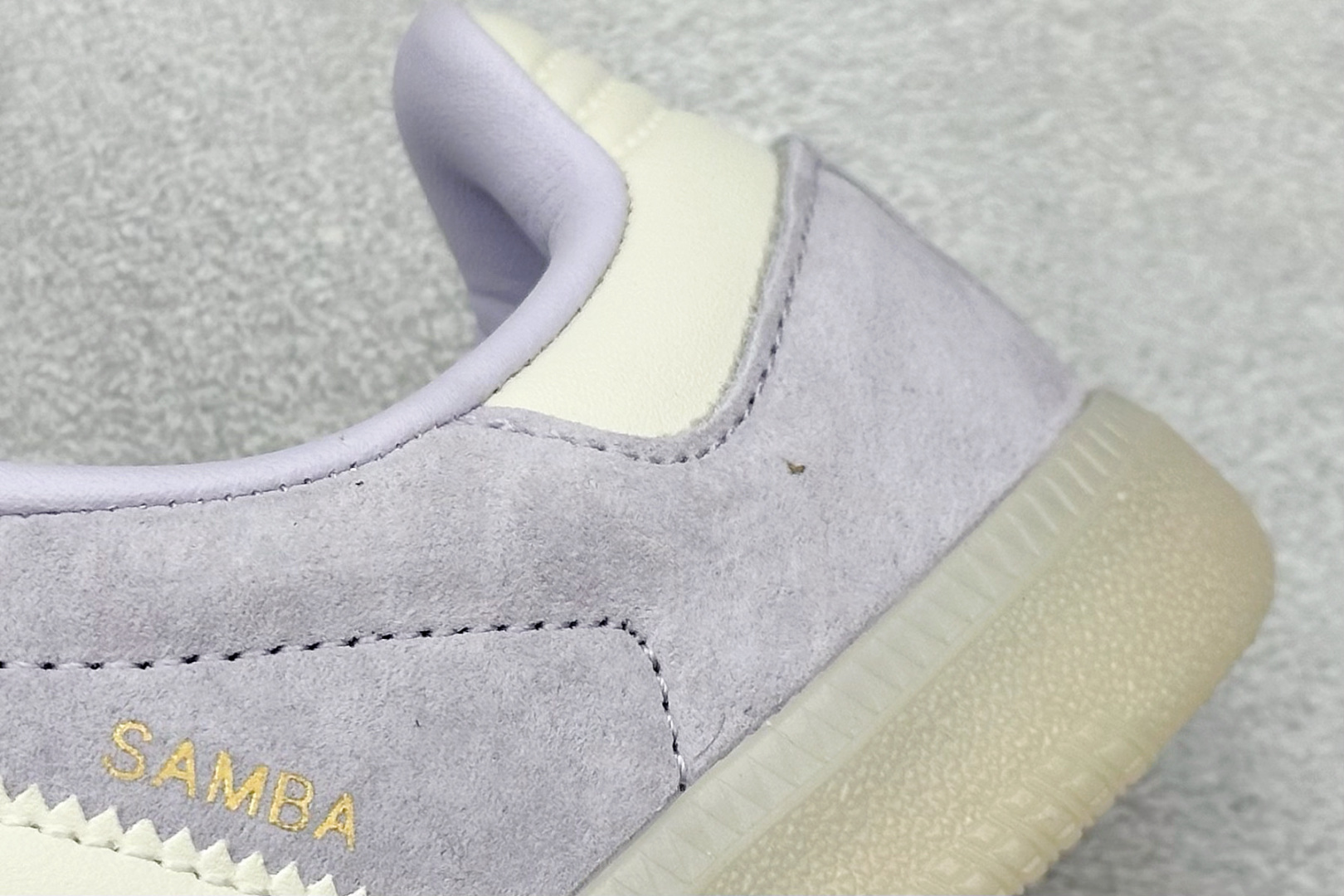 图片[9]-YH长青福利  AD Original Samba OG 复古经典轻便板鞋 带有装饰的超锁缝制和无缝的手感 柔软、柔软的皮革造型和标志性的3条纹完成了精致的外观 正规合身鞋带 鞋面上有绒面鞋垫 橡胶鞋底 享受正畸套筒软感 自50年代首次亮相以来就一直在赢得粉丝的青睐！ 货号：IG6176-选品中心