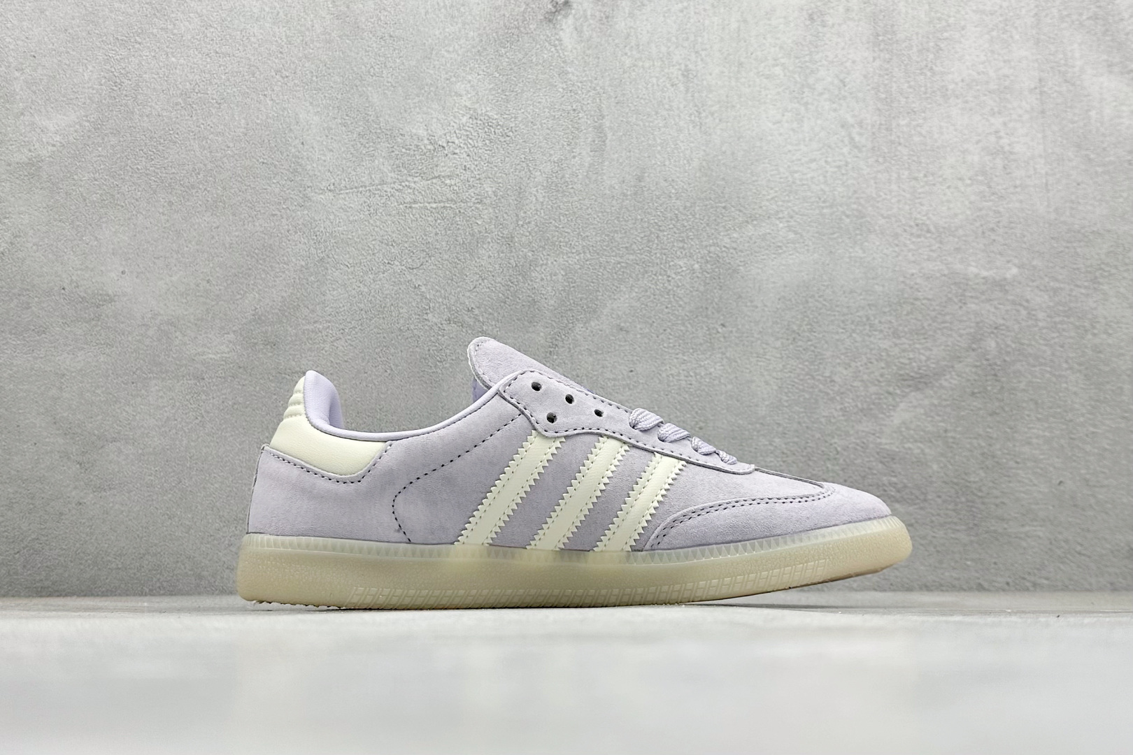 图片[2]-YH长青福利  AD Original Samba OG 复古经典轻便板鞋 带有装饰的超锁缝制和无缝的手感 柔软、柔软的皮革造型和标志性的3条纹完成了精致的外观 正规合身鞋带 鞋面上有绒面鞋垫 橡胶鞋底 享受正畸套筒软感 自50年代首次亮相以来就一直在赢得粉丝的青睐！ 货号：IG6176-选品中心