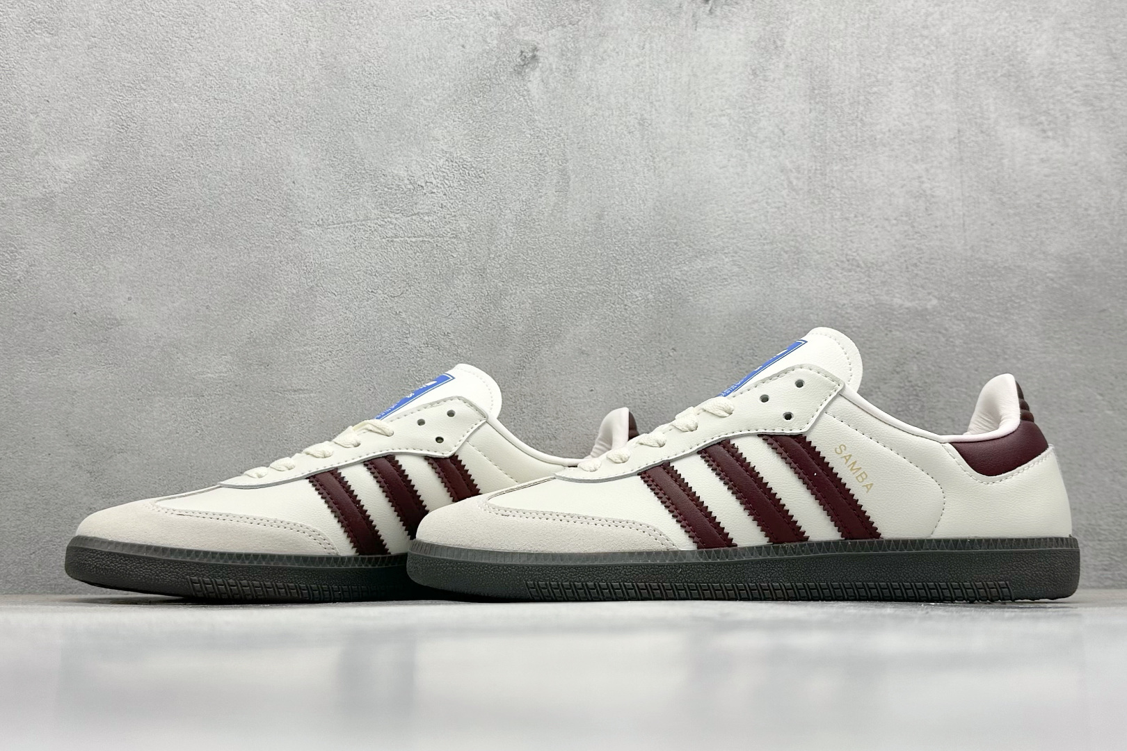 图片[5]-YH长青福利  AD Original Samba OG 复古经典轻便板鞋 带有装饰的超锁缝制和无缝的手感 柔软、柔软的皮革造型和标志性的3条纹完成了精致的外观 正规合身鞋带 鞋面上有绒面鞋垫 橡胶鞋底 享受正畸套筒软感 自50年代首次亮相以来就一直在赢得粉丝的青睐！ 货号：JR2659-选品中心