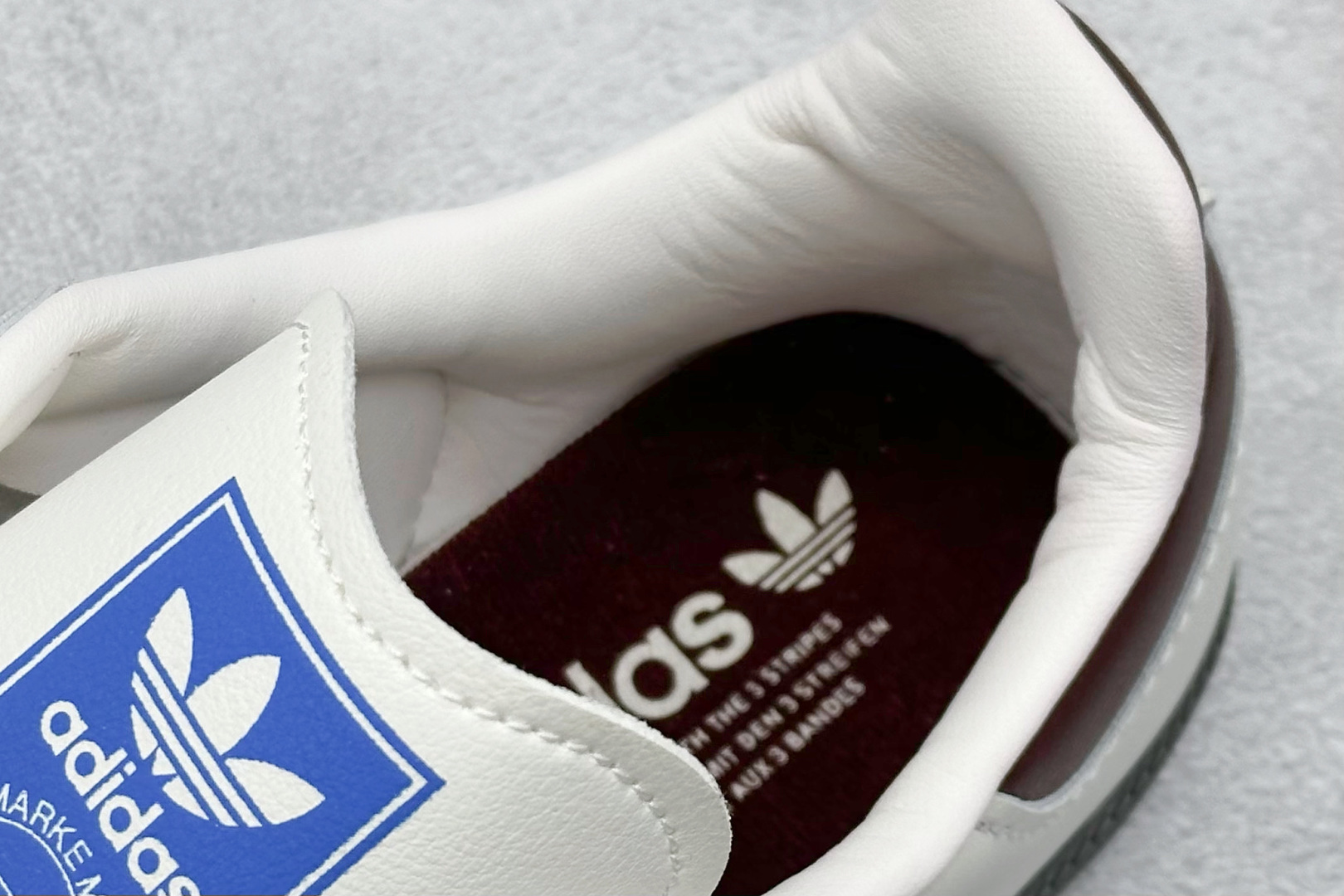 图片[8]-YH长青福利  AD Original Samba OG 复古经典轻便板鞋 带有装饰的超锁缝制和无缝的手感 柔软、柔软的皮革造型和标志性的3条纹完成了精致的外观 正规合身鞋带 鞋面上有绒面鞋垫 橡胶鞋底 享受正畸套筒软感 自50年代首次亮相以来就一直在赢得粉丝的青睐！ 货号：JR2659-选品中心