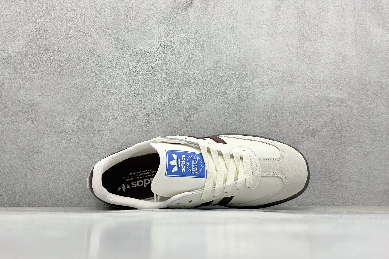 图片[3]-YH长青福利  AD Original Samba OG 复古经典轻便板鞋 带有装饰的超锁缝制和无缝的手感 柔软、柔软的皮革造型和标志性的3条纹完成了精致的外观 正规合身鞋带 鞋面上有绒面鞋垫 橡胶鞋底 享受正畸套筒软感 自50年代首次亮相以来就一直在赢得粉丝的青睐！ 货号：JR2659-选品中心