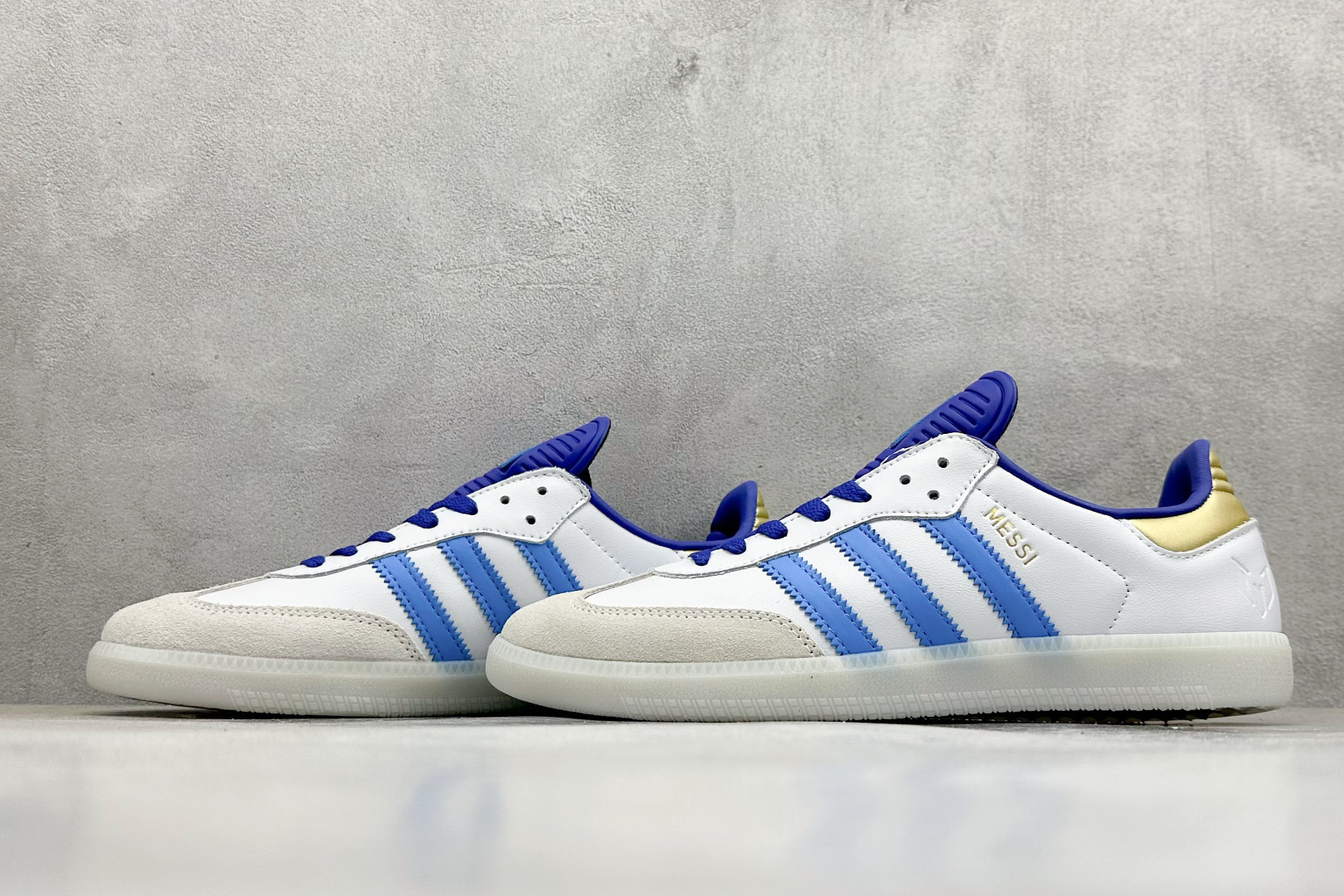 图片[5]-YH长青福利  AD Original Samba OG 复古经典轻便板鞋 带有装饰的超锁缝制和无缝的手感 柔软、柔软的皮革造型和标志性的3条纹完成了精致的外观 正规合身鞋带 鞋面上有绒面鞋垫 橡胶鞋底 享受正畸套筒软感 自50年代首次亮相以来就一直在赢得粉丝的青睐！ 货号：ID3550-选品中心