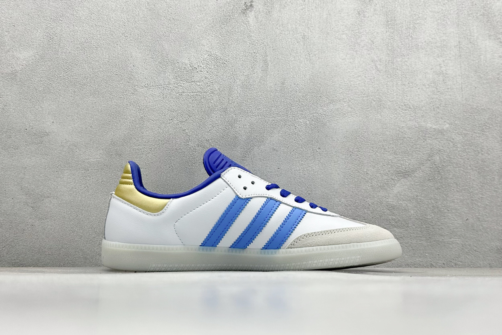 图片[2]-YH长青福利  AD Original Samba OG 复古经典轻便板鞋 带有装饰的超锁缝制和无缝的手感 柔软、柔软的皮革造型和标志性的3条纹完成了精致的外观 正规合身鞋带 鞋面上有绒面鞋垫 橡胶鞋底 享受正畸套筒软感 自50年代首次亮相以来就一直在赢得粉丝的青睐！ 货号：ID3550-选品中心