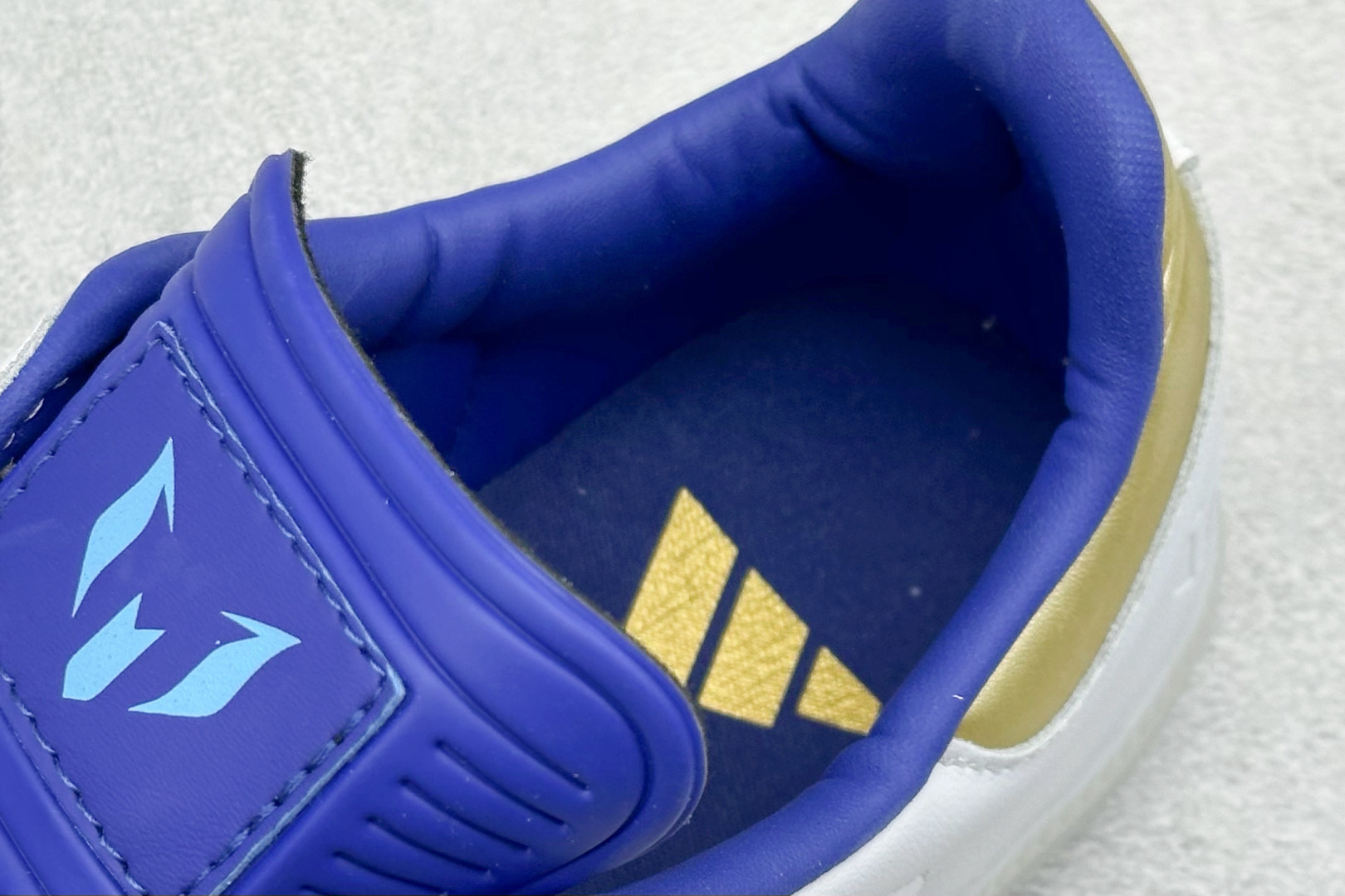 图片[8]-YH长青福利  AD Original Samba OG 复古经典轻便板鞋 带有装饰的超锁缝制和无缝的手感 柔软、柔软的皮革造型和标志性的3条纹完成了精致的外观 正规合身鞋带 鞋面上有绒面鞋垫 橡胶鞋底 享受正畸套筒软感 自50年代首次亮相以来就一直在赢得粉丝的青睐！ 货号：ID3550-选品中心