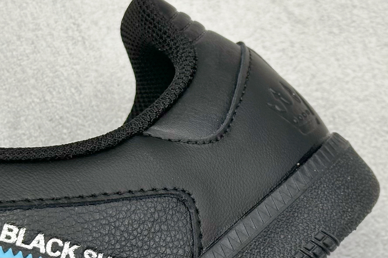 图片[9]-YH长青福利  AD Original Samba OG 复古经典轻便板鞋 带有装饰的超锁缝制和无缝的手感 柔软、柔软的皮革造型和标志性的3条纹完成了精致的外观 正规合身鞋带 鞋面上有绒面鞋垫 橡胶鞋底 享受正畸套筒软感 自50年代首次亮相以来就一直在赢得粉丝的青睐！ 货号：JH9594-选品中心