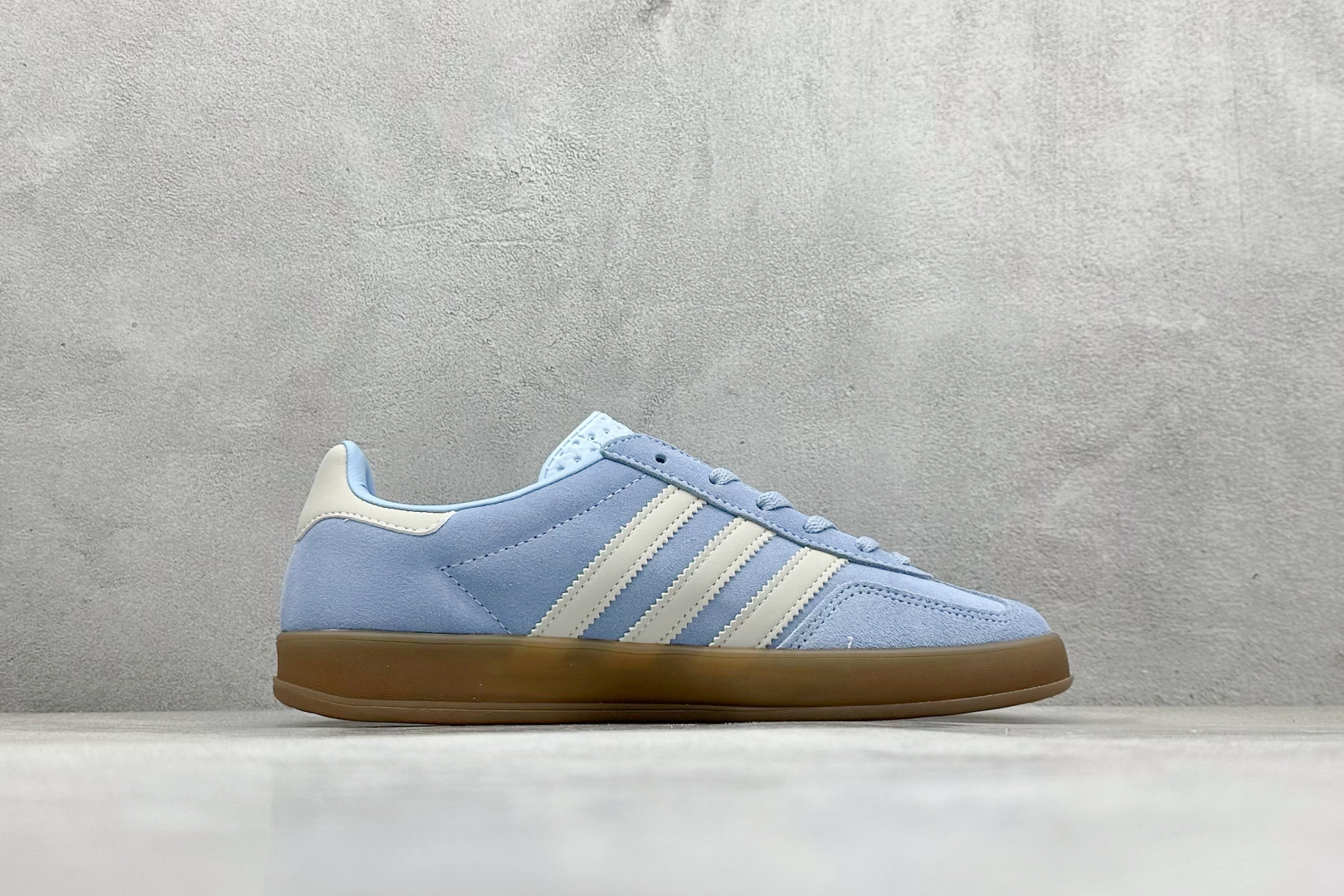 图片[2]-YH长青福利  AD Originals Gazelle INdoor 三叶草休闲防滑耐磨低帮板鞋 鞋头出色设计 塑就出众贴合感 稳固的后跟贴合足部曲线设计 软弹舒适 不易磨脚 橡胶鞋底配合防滑纹路设计 平稳抓地 货号：JI2717-选品中心