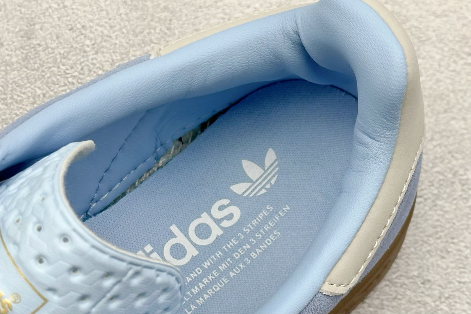 图片[8]-YH长青福利  AD Originals Gazelle INdoor 三叶草休闲防滑耐磨低帮板鞋 鞋头出色设计 塑就出众贴合感 稳固的后跟贴合足部曲线设计 软弹舒适 不易磨脚 橡胶鞋底配合防滑纹路设计 平稳抓地 货号：JI2717-选品中心