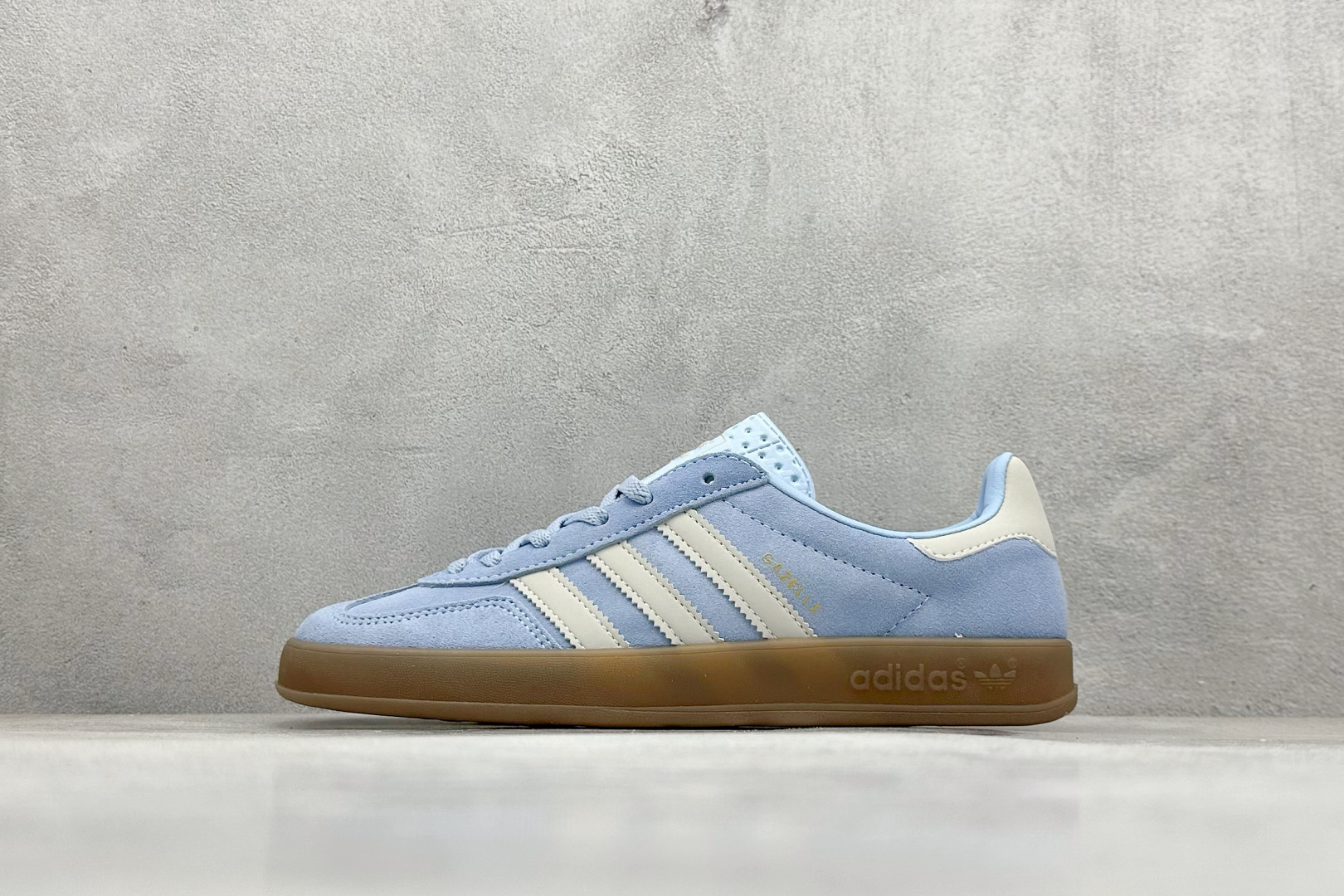 YH长青福利 AD Originals Gazelle INdoor 三叶草休闲防滑耐磨低帮板鞋 鞋头出色设计 塑就出众贴合感 稳固的后跟贴合足部曲线设计 软弹舒适 不易磨脚 橡胶鞋底配合防滑纹路设计 平稳抓地 货号:JI2717-选品中心