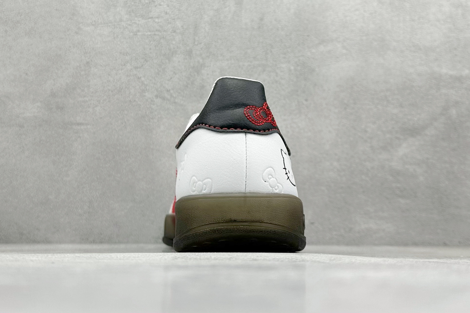 图片[6]-YH长青福利  AD Originals Gazelle INdoor 三叶草休闲防滑耐磨低帮板鞋 鞋头出色设计 塑就出众贴合感 稳固的后跟贴合足部曲线设计 软弹舒适 不易磨脚 橡胶鞋底配合防滑纹路设计 平稳抓地 货号：II0013-选品中心