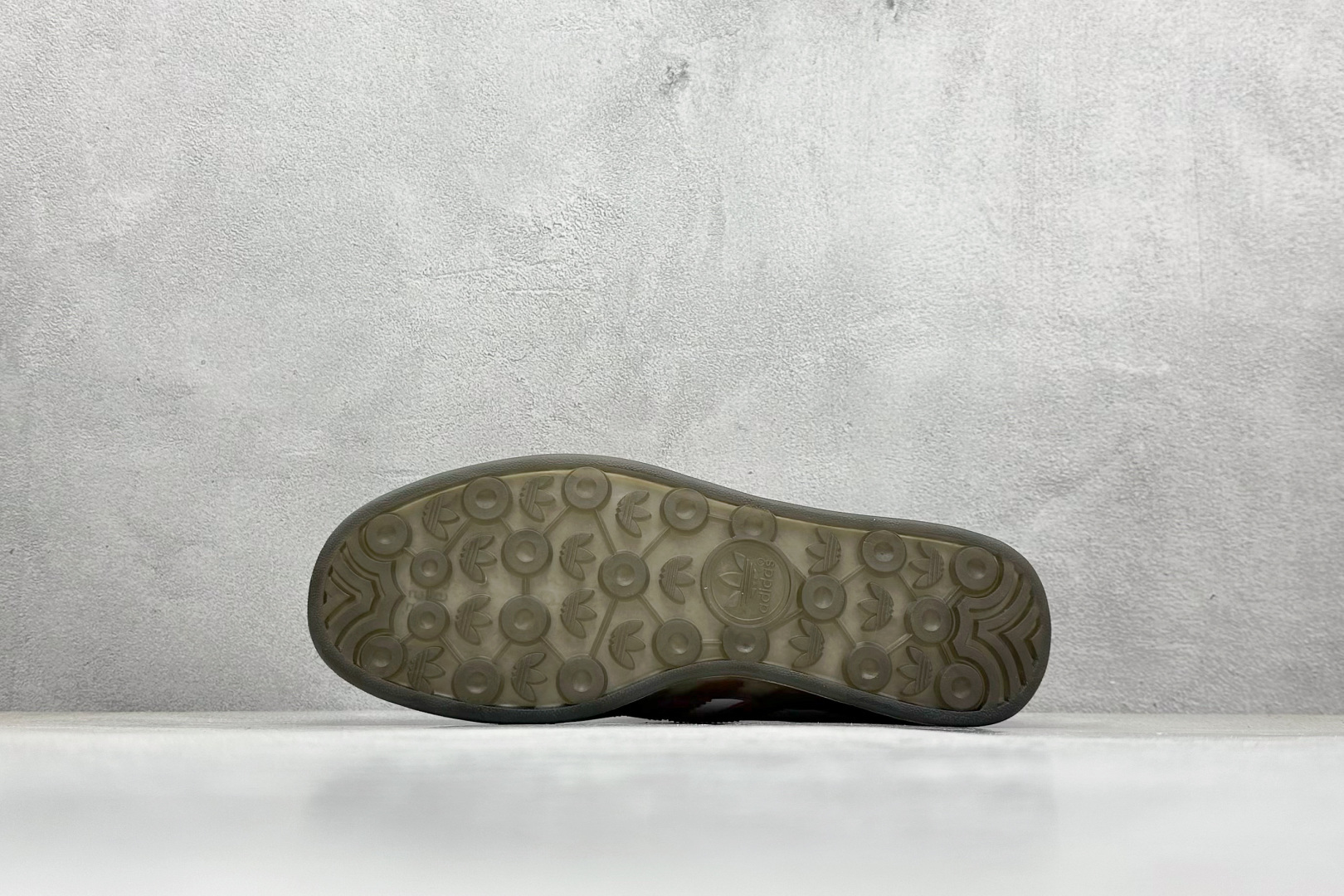 图片[4]-YH长青福利  AD Originals Gazelle INdoor 三叶草休闲防滑耐磨低帮板鞋 鞋头出色设计 塑就出众贴合感 稳固的后跟贴合足部曲线设计 软弹舒适 不易磨脚 橡胶鞋底配合防滑纹路设计 平稳抓地 货号：II0013-选品中心