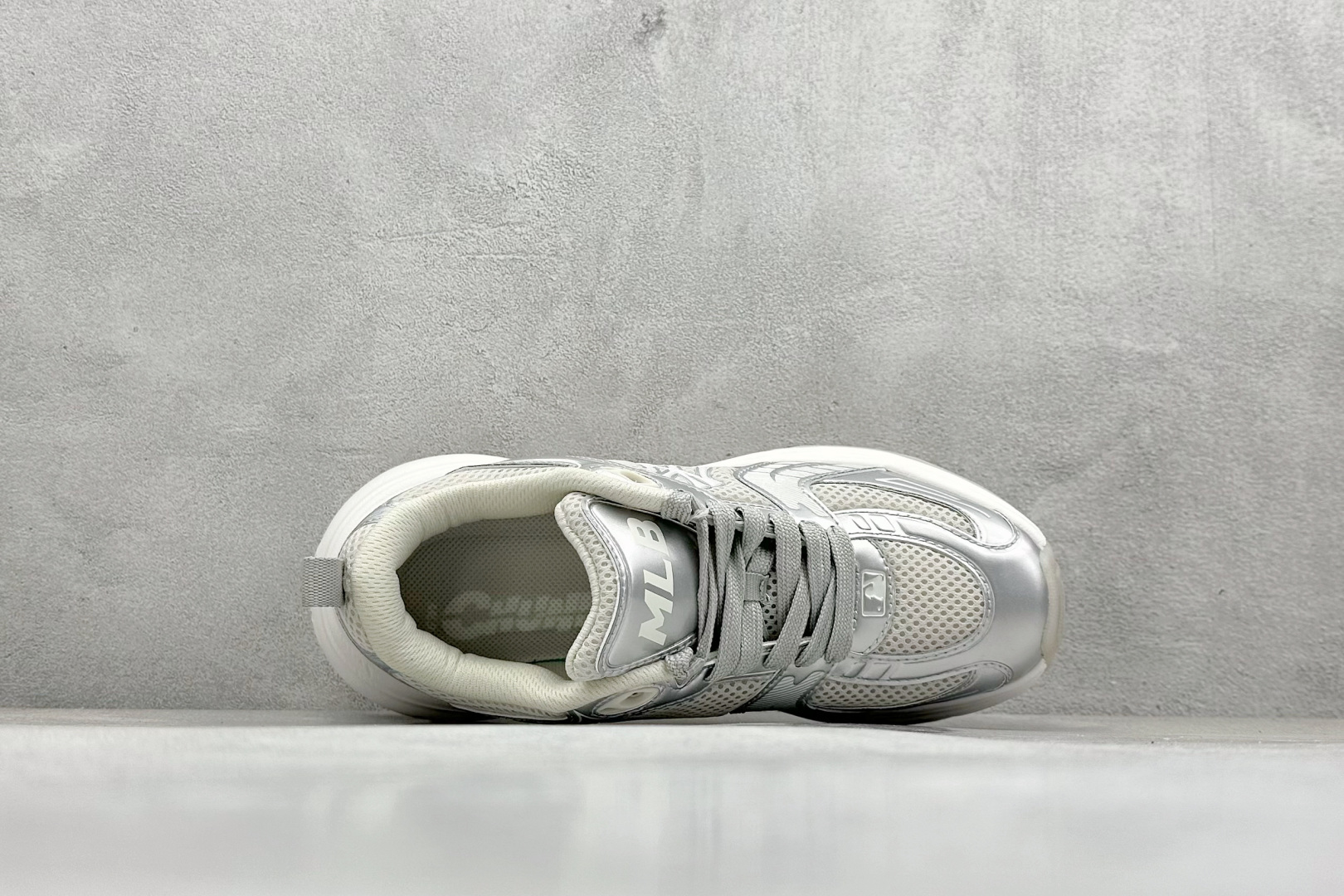 图片[3]-MLB Chunky Dia Monogram 复古老爹鞋 后跟加厚 呵护脚后跟 立体保护软绵鞋口 轻松穿脱不磨脚 鞋头安全防撞包裹鞋头 符合人体结构 精心设计 行走柔软触感 鞋底耐磨性强 稳定性高 抓地更牢 不易打滑 进口纳米材质 原盒雷射防伪标 尺码：35-45-选品中心