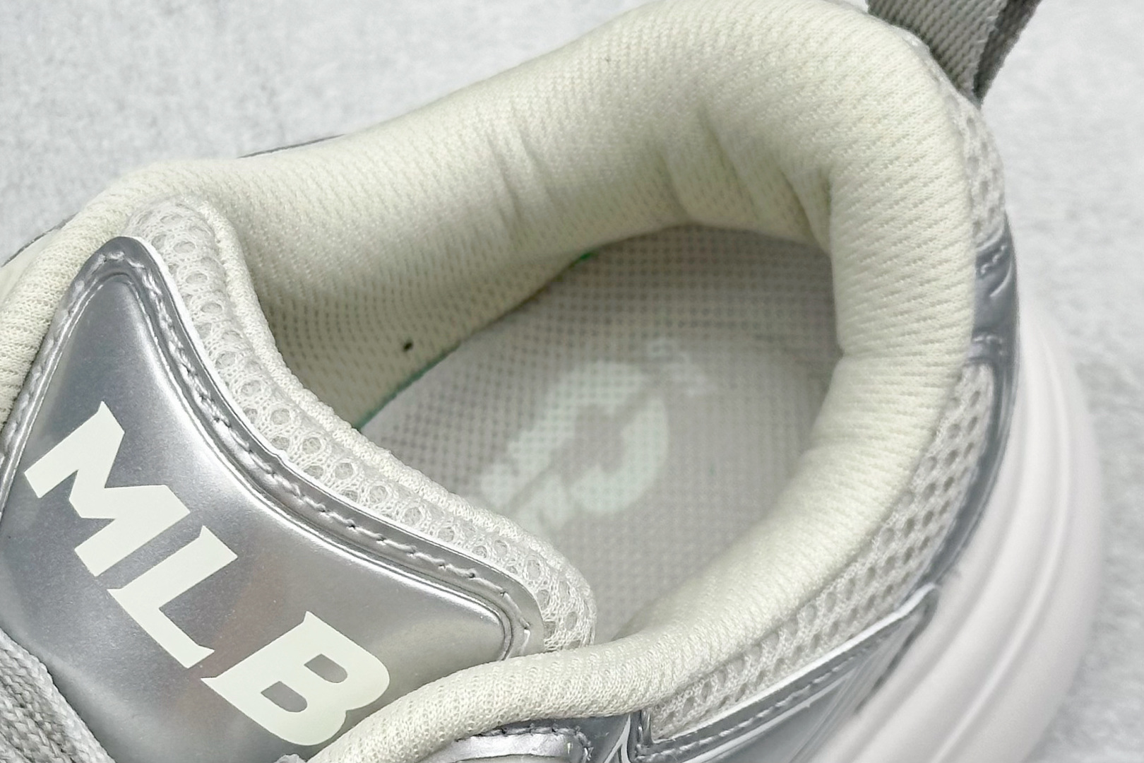 图片[8]-MLB Chunky Dia Monogram 复古老爹鞋 后跟加厚 呵护脚后跟 立体保护软绵鞋口 轻松穿脱不磨脚 鞋头安全防撞包裹鞋头 符合人体结构 精心设计 行走柔软触感 鞋底耐磨性强 稳定性高 抓地更牢 不易打滑 进口纳米材质 原盒雷射防伪标 尺码：35-45-选品中心