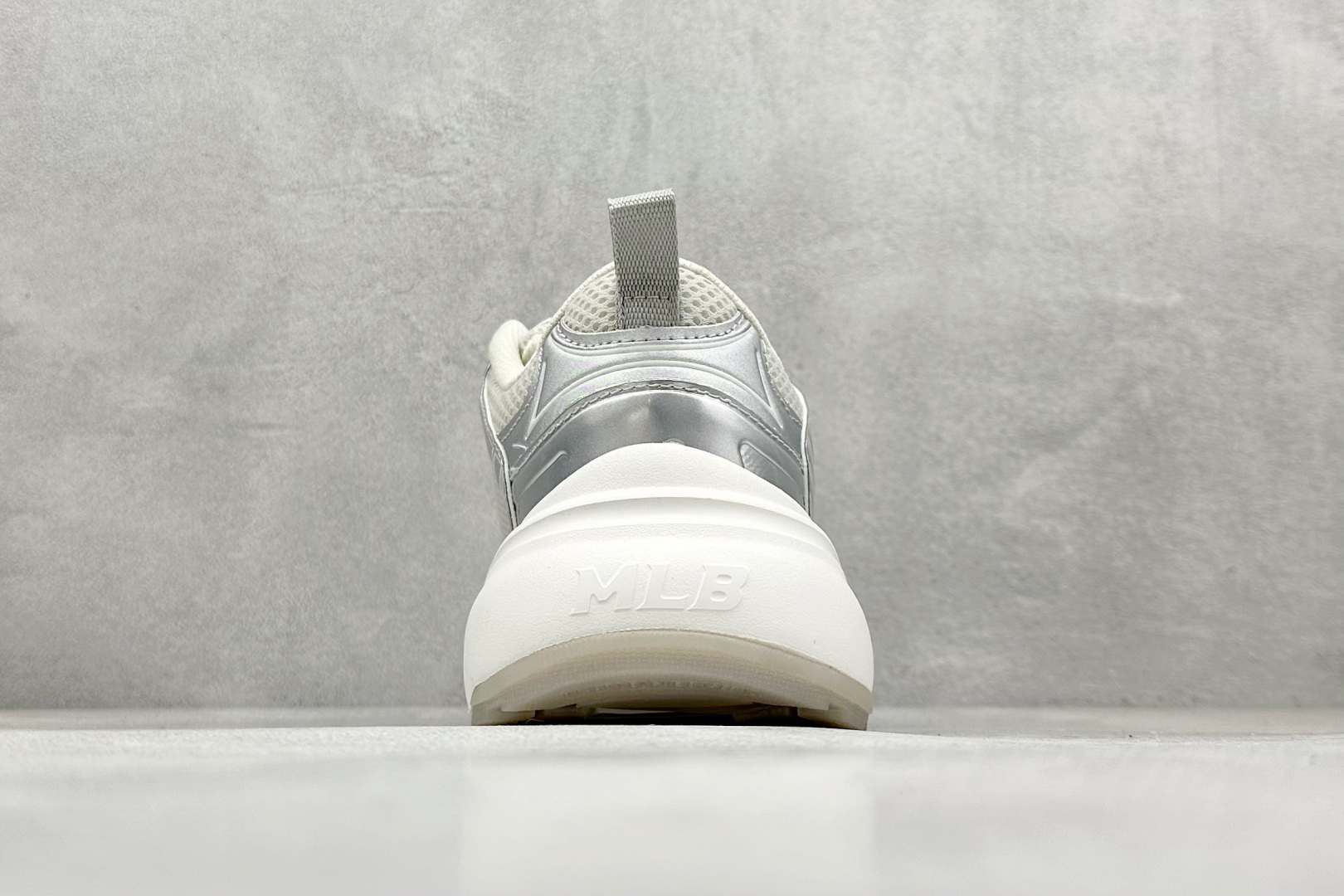 图片[6]-MLB Chunky Dia Monogram 复古老爹鞋 后跟加厚 呵护脚后跟 立体保护软绵鞋口 轻松穿脱不磨脚 鞋头安全防撞包裹鞋头 符合人体结构 精心设计 行走柔软触感 鞋底耐磨性强 稳定性高 抓地更牢 不易打滑 进口纳米材质 原盒雷射防伪标 尺码：35-45-选品中心