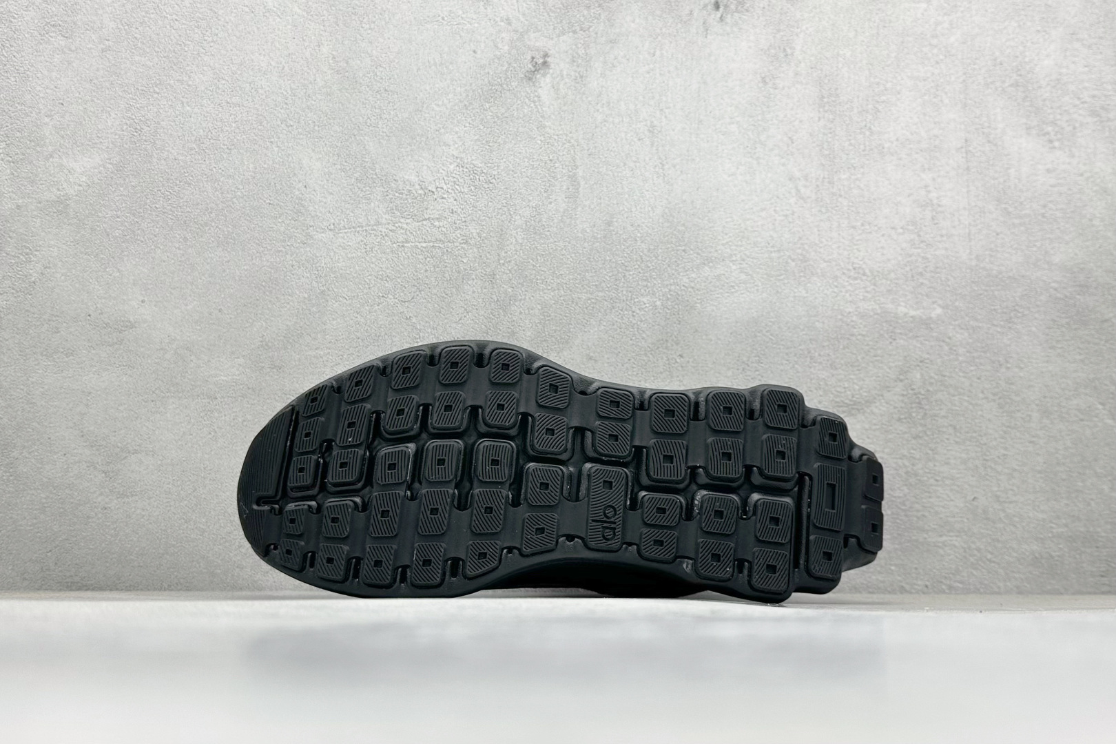 图片[4]-Alo Runner 明星同款 四季常青款增高低帮休闲生活鞋  #大厂采购原材料多处细节一步到位 采用增高4CM防滑耐磨鞋底 随意搭配的都好看的鞋子  尺码：36 36.5 37 37.5 38 38.5 39 40 41 41.5 42 42.5 43 44 45-选品中心