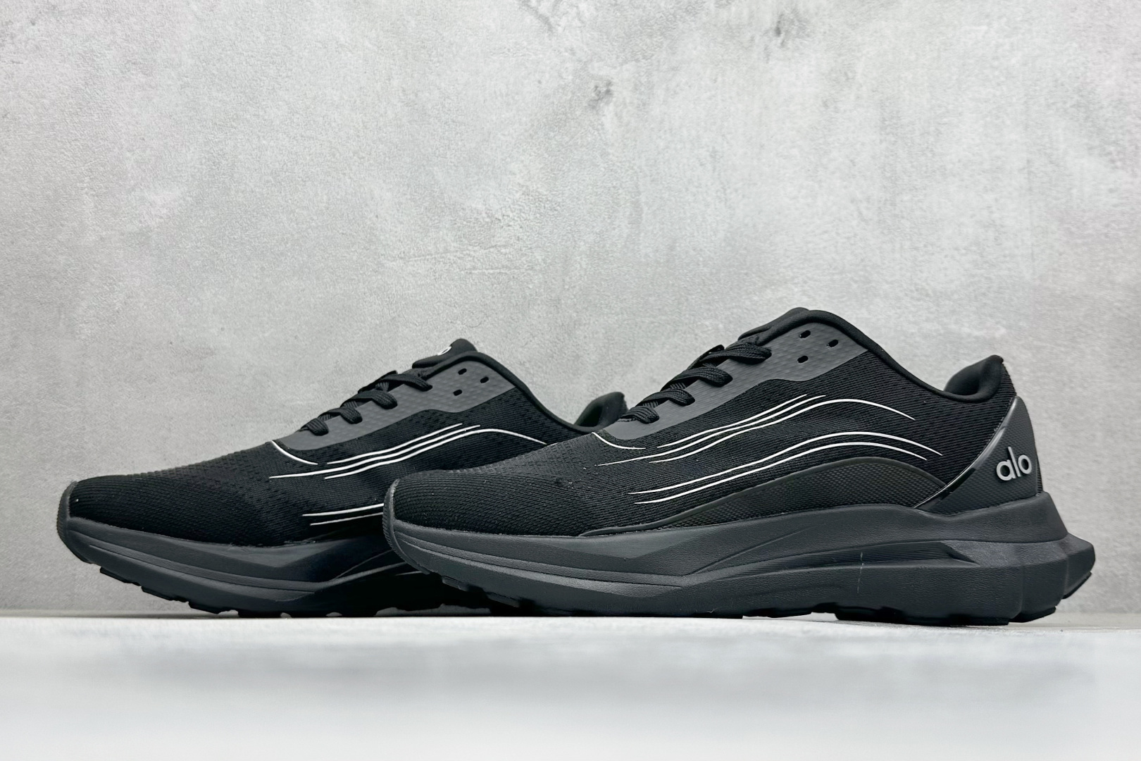 图片[5]-Alo Runner 明星同款 四季常青款增高低帮休闲生活鞋  #大厂采购原材料多处细节一步到位 采用增高4CM防滑耐磨鞋底 随意搭配的都好看的鞋子  尺码：36 36.5 37 37.5 38 38.5 39 40 41 41.5 42 42.5 43 44 45-选品中心