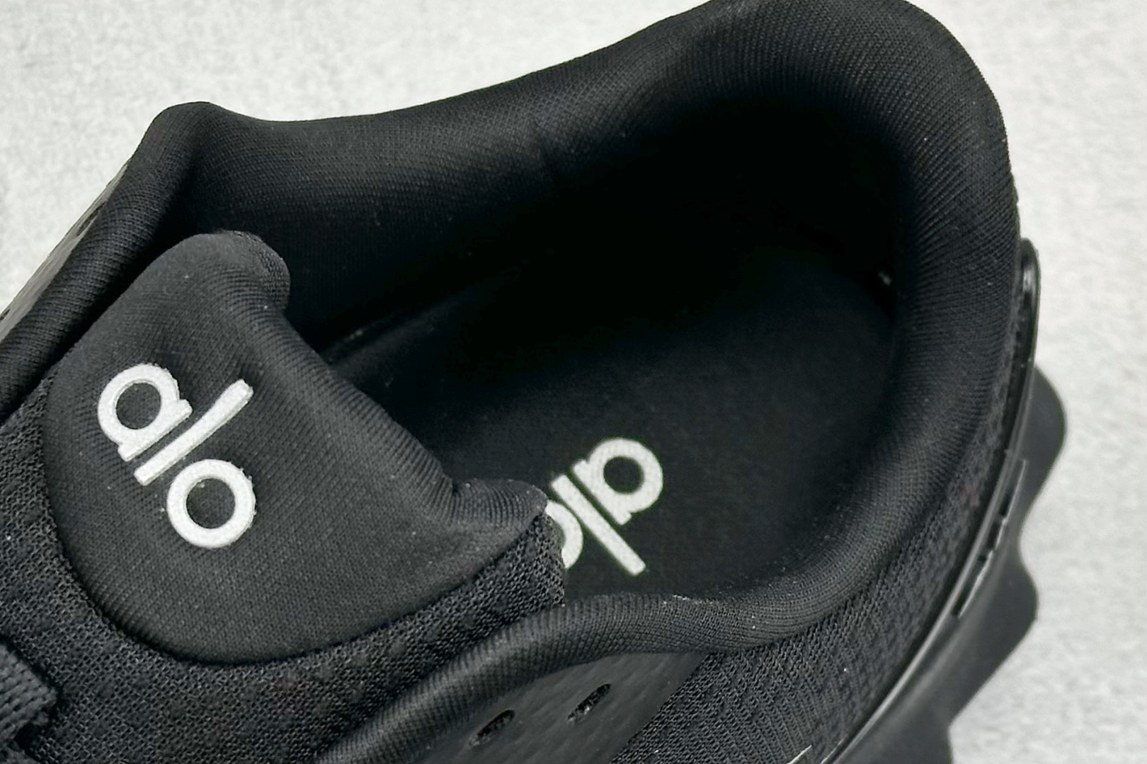 图片[8]-Alo Runner 明星同款 四季常青款增高低帮休闲生活鞋  #大厂采购原材料多处细节一步到位 采用增高4CM防滑耐磨鞋底 随意搭配的都好看的鞋子  尺码：36 36.5 37 37.5 38 38.5 39 40 41 41.5 42 42.5 43 44 45-选品中心