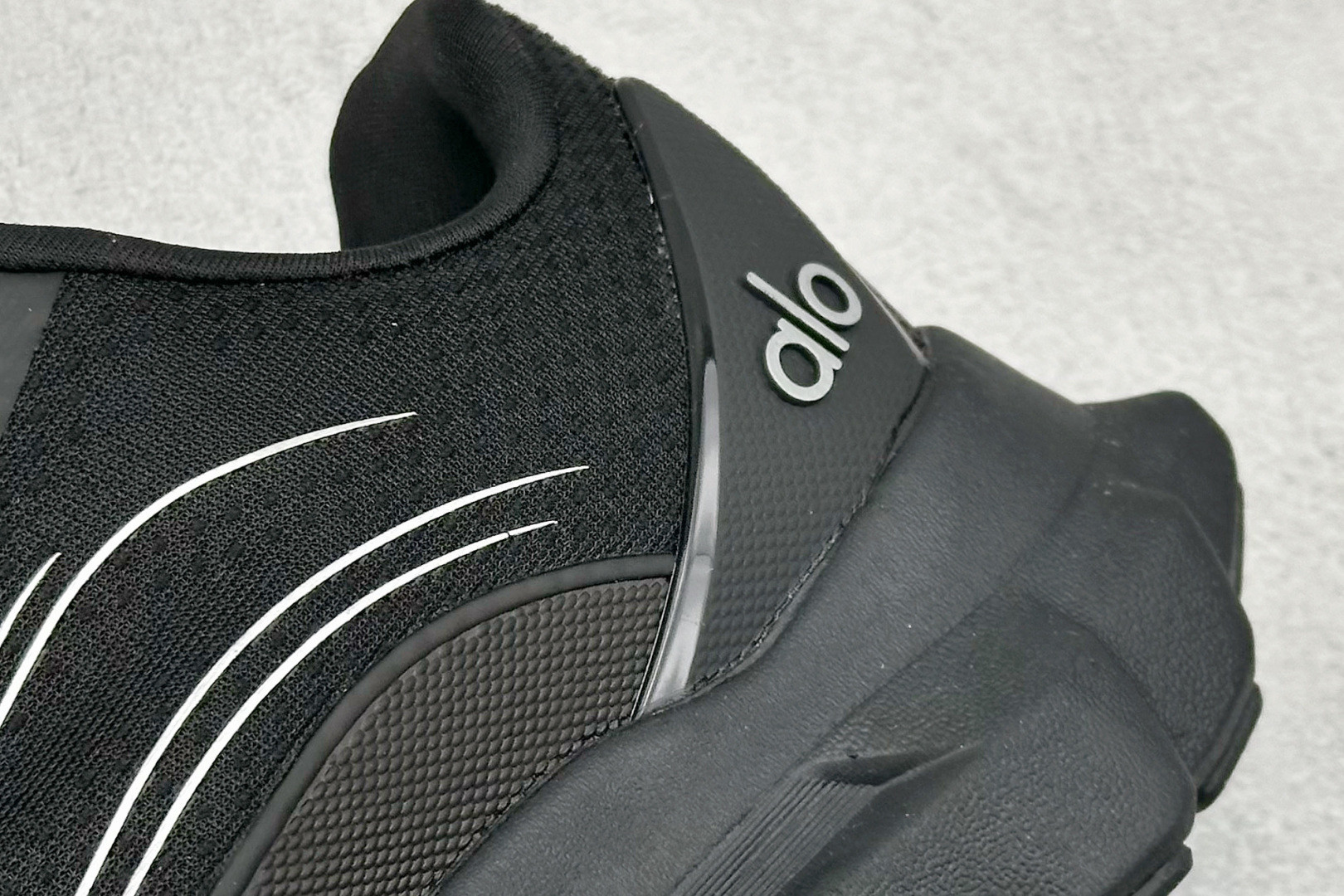 图片[9]-Alo Runner 明星同款 四季常青款增高低帮休闲生活鞋  #大厂采购原材料多处细节一步到位 采用增高4CM防滑耐磨鞋底 随意搭配的都好看的鞋子  尺码：36 36.5 37 37.5 38 38.5 39 40 41 41.5 42 42.5 43 44 45-选品中心